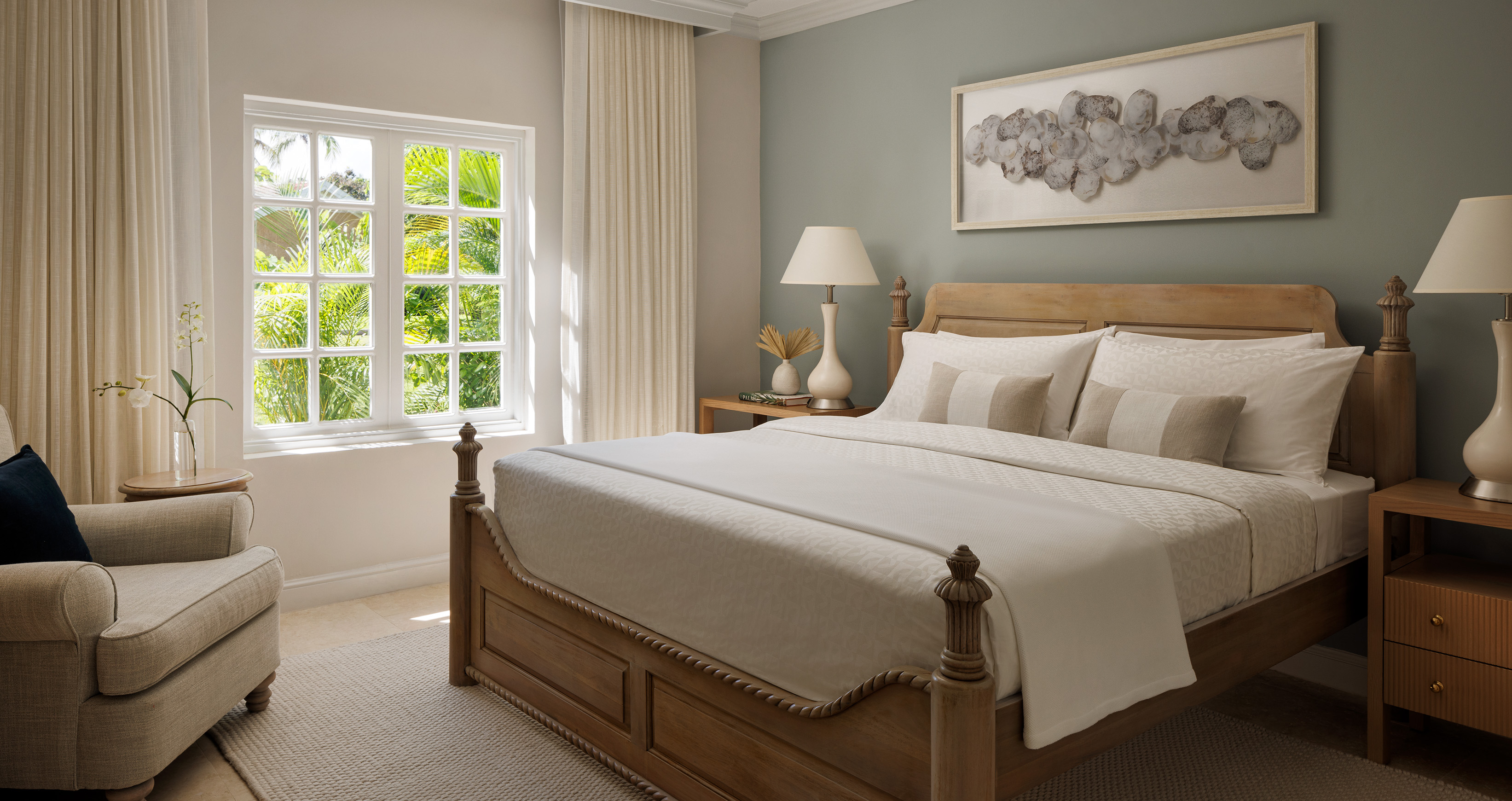 Suite Pool View King Bed