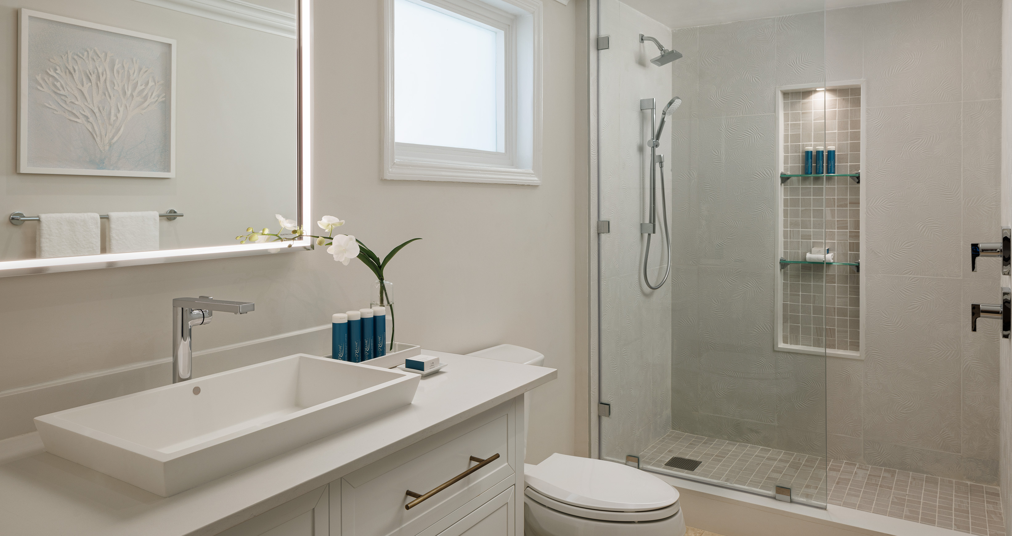 Suite Pool View King Bed