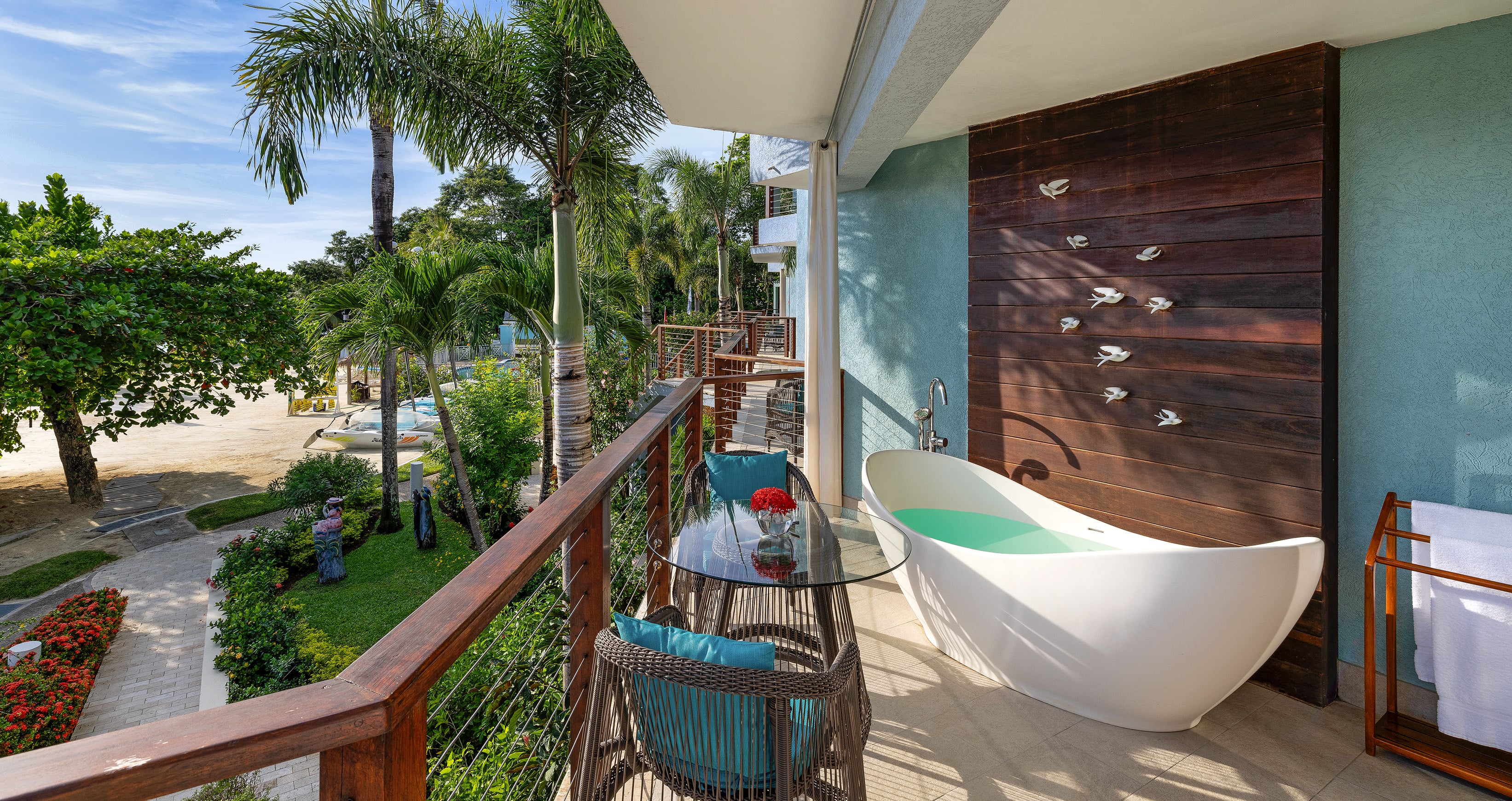 Room Club Beach Front