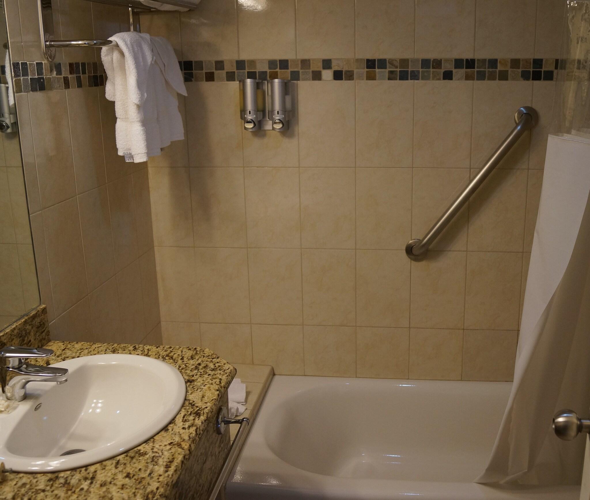 Quadruple Superior Pool View