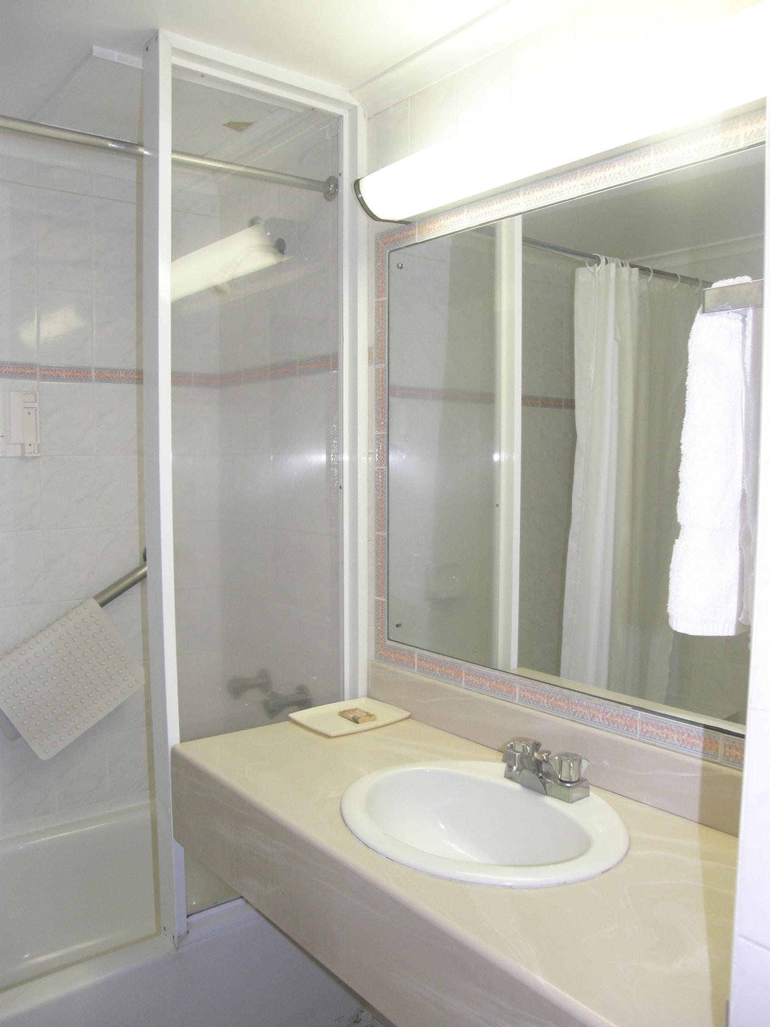 Quadruple Superior Pool View