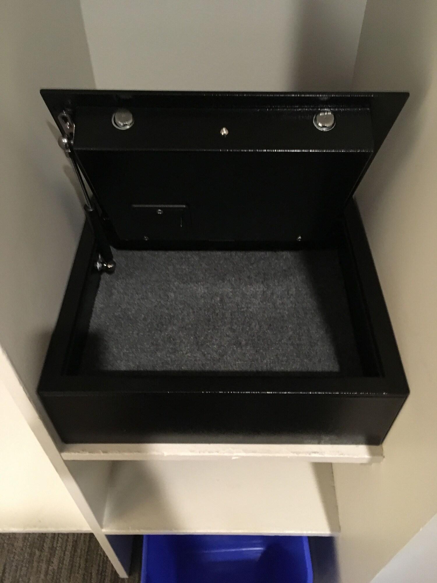 Studio Queen Size Bed