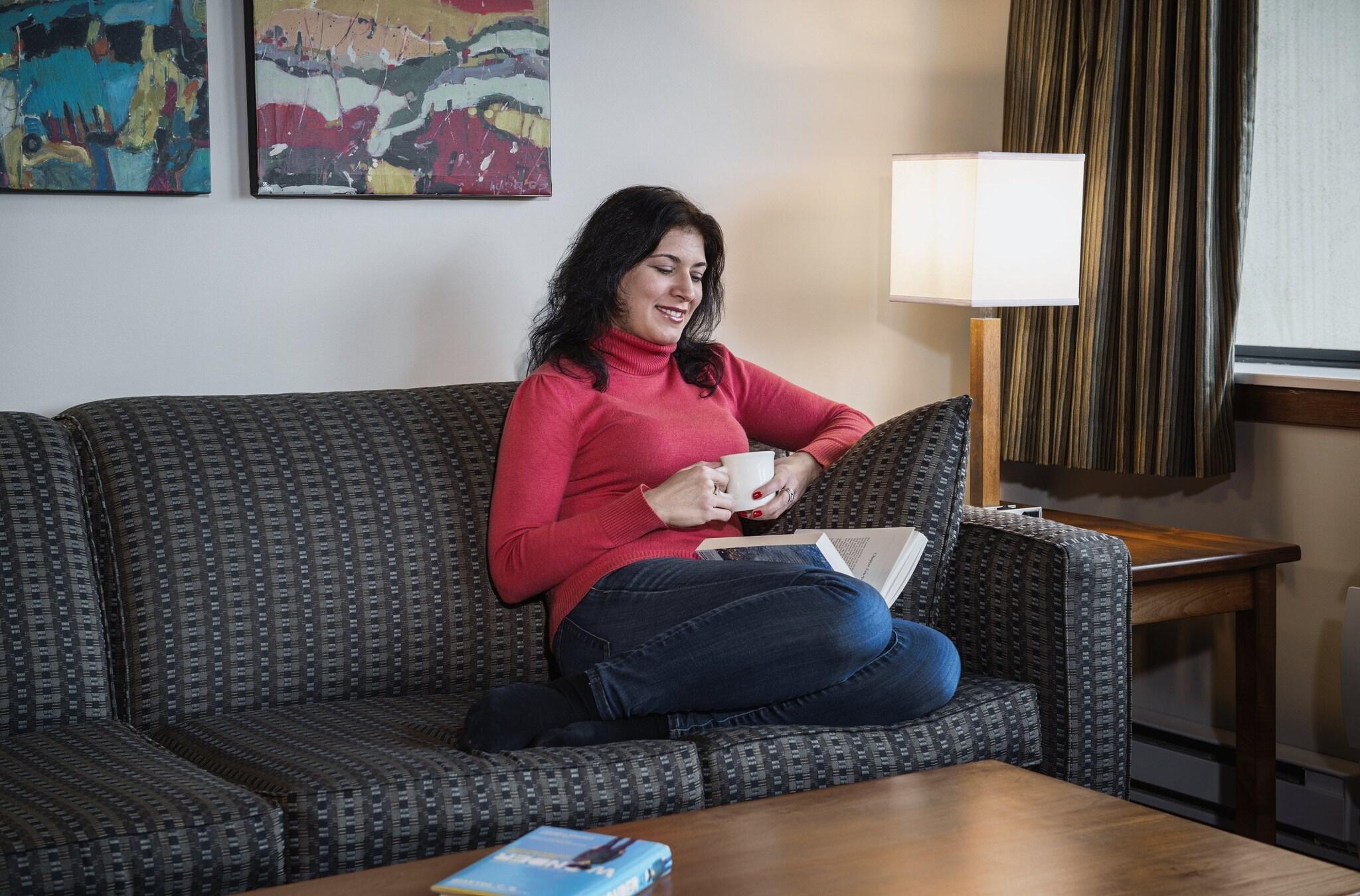 Studio Queen Size Bed