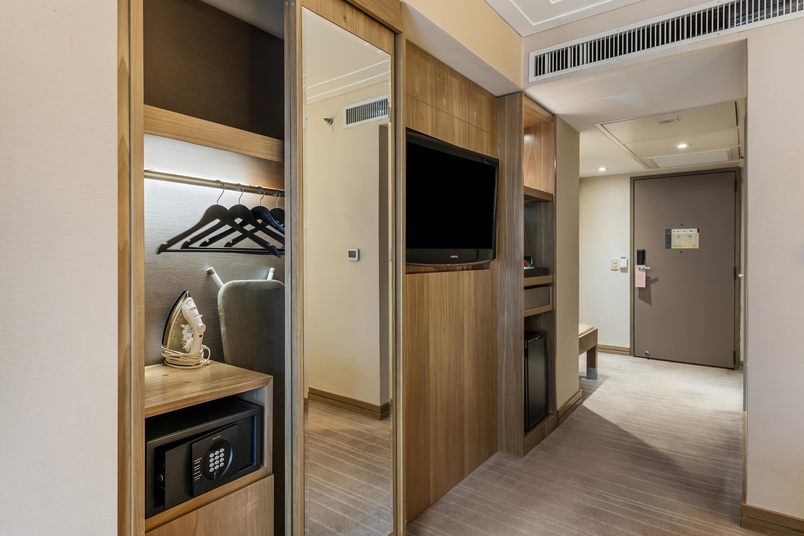 Double Accessible King Size Bed