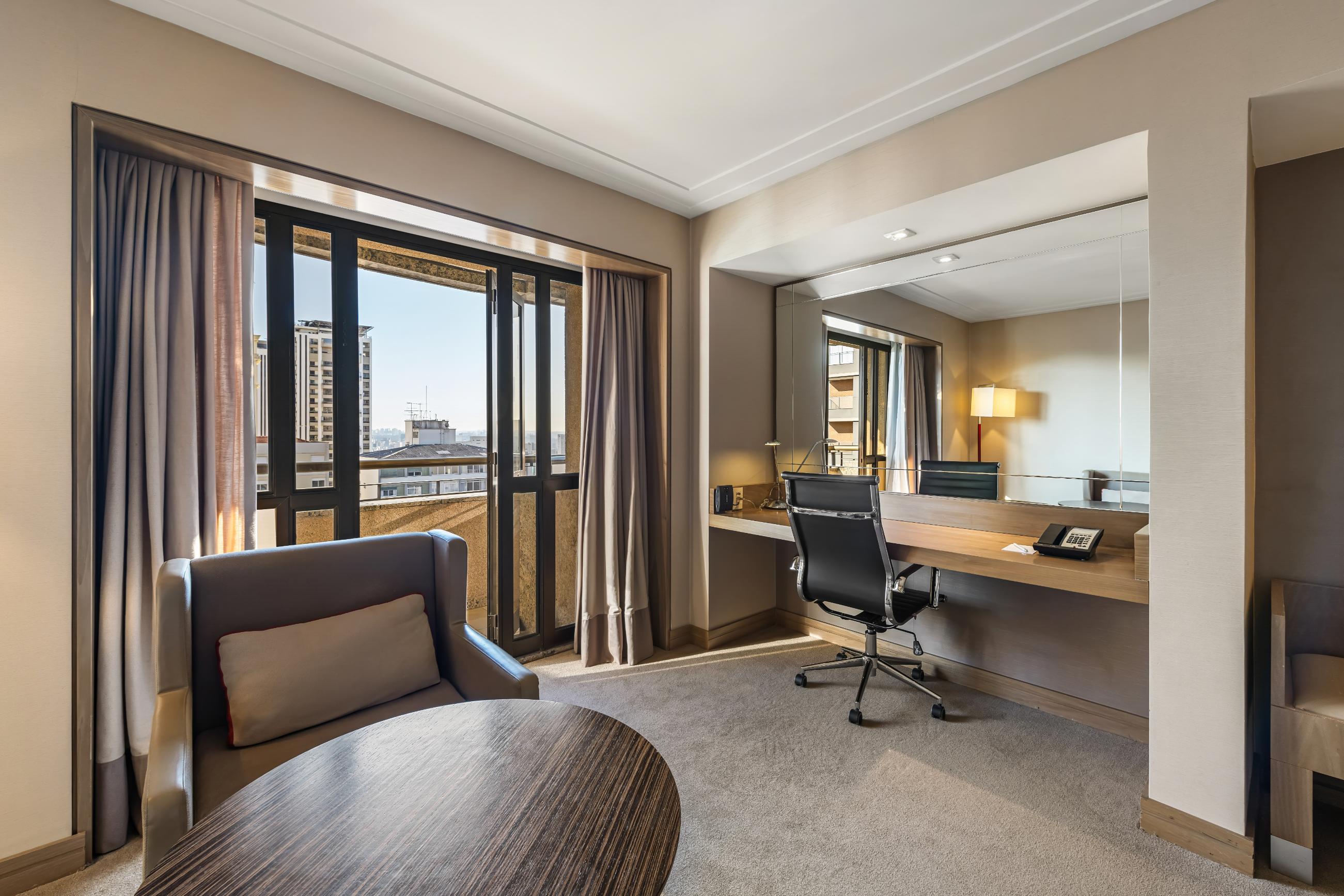 Double King Bed Smoking