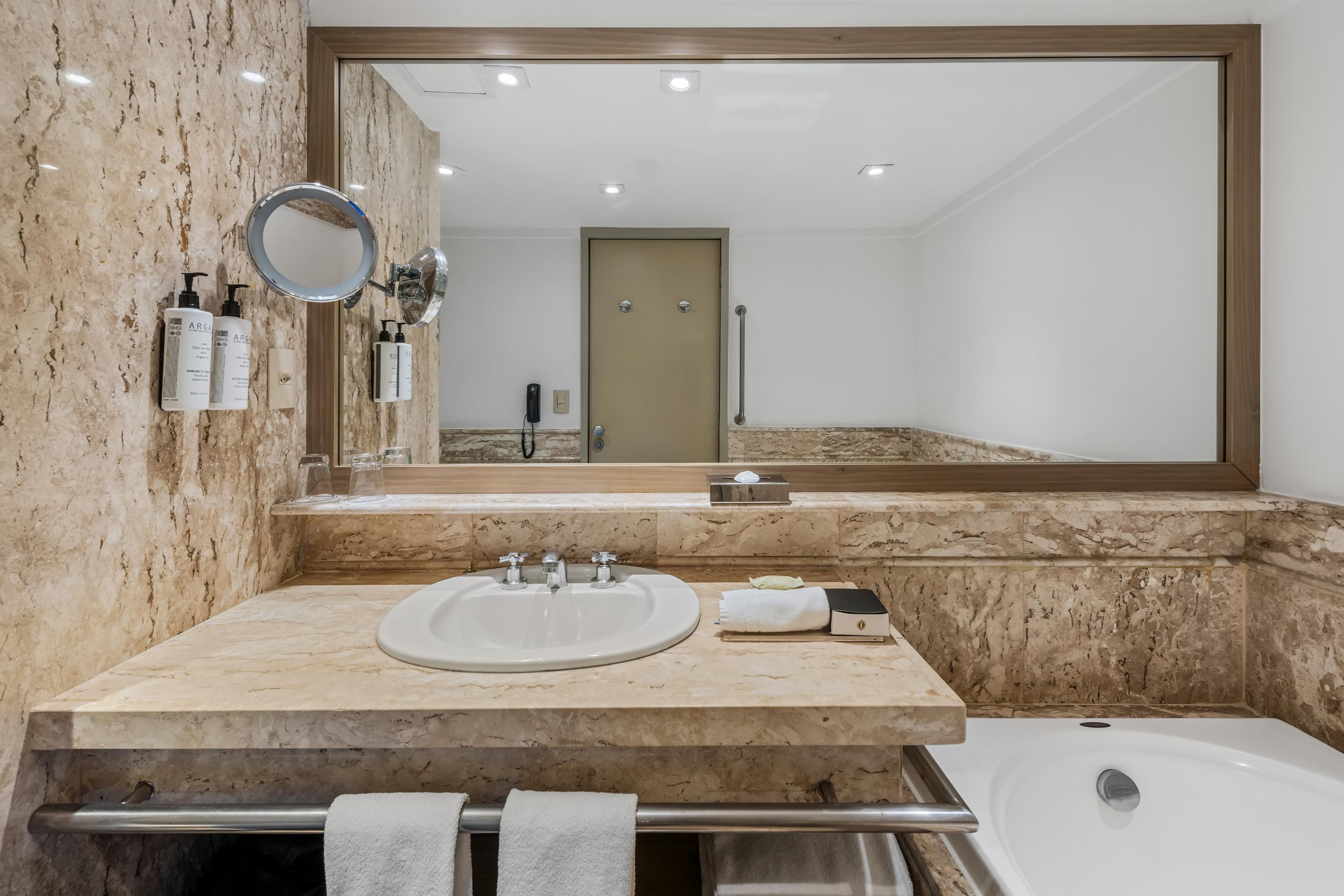 Double King Bed Smoking