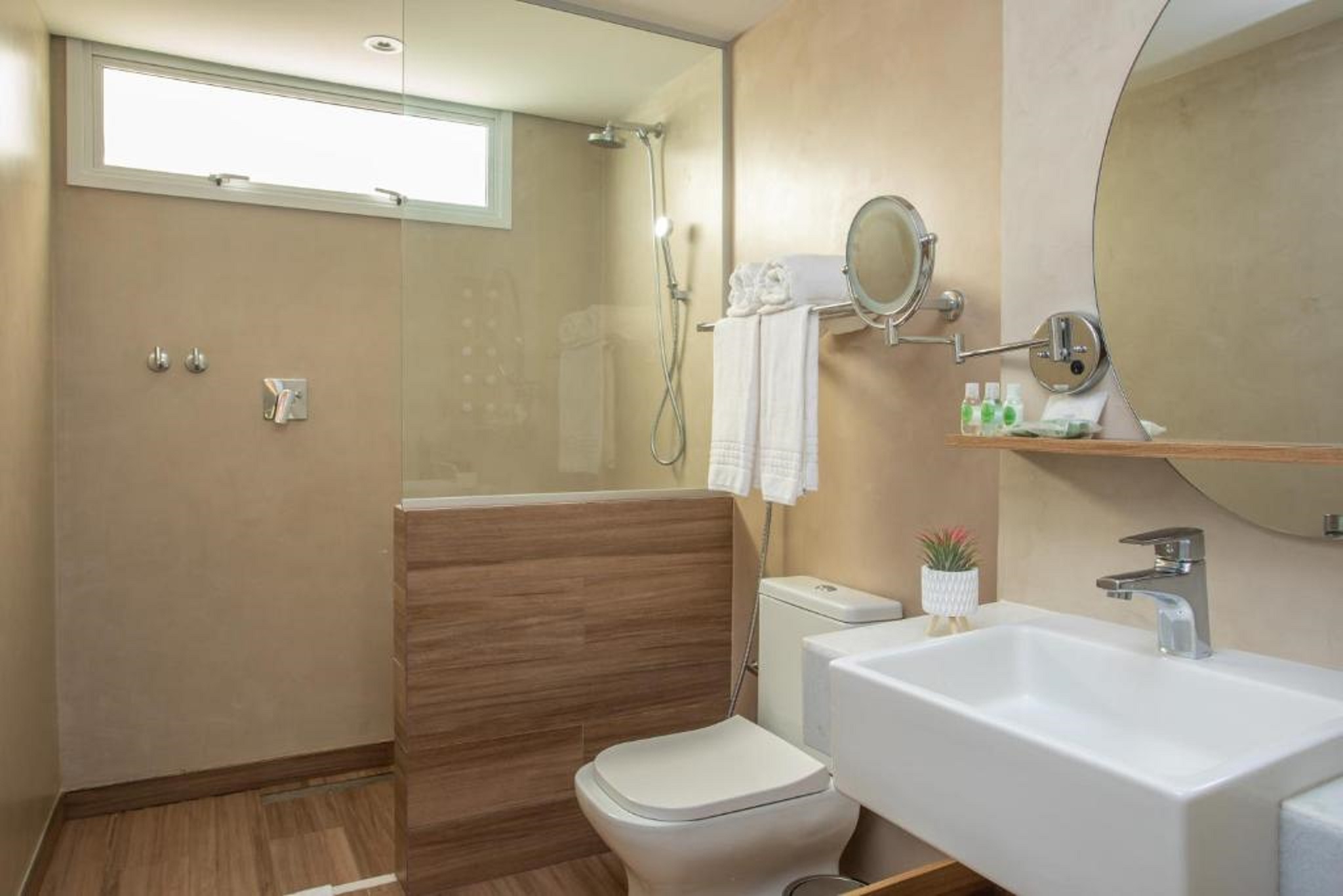 Junior Suite City View Queen Bed