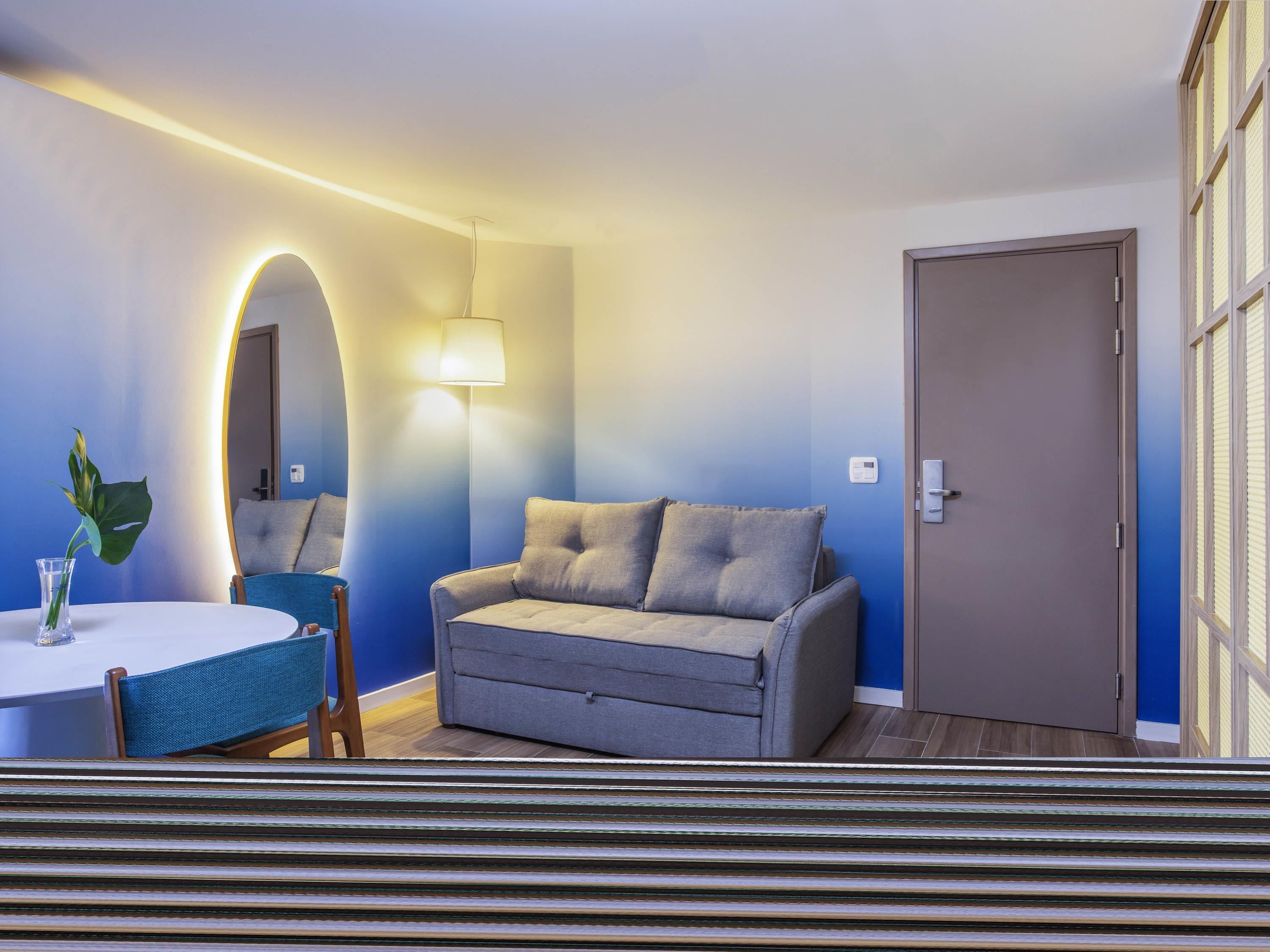 Junior Suite City View Queen Bed