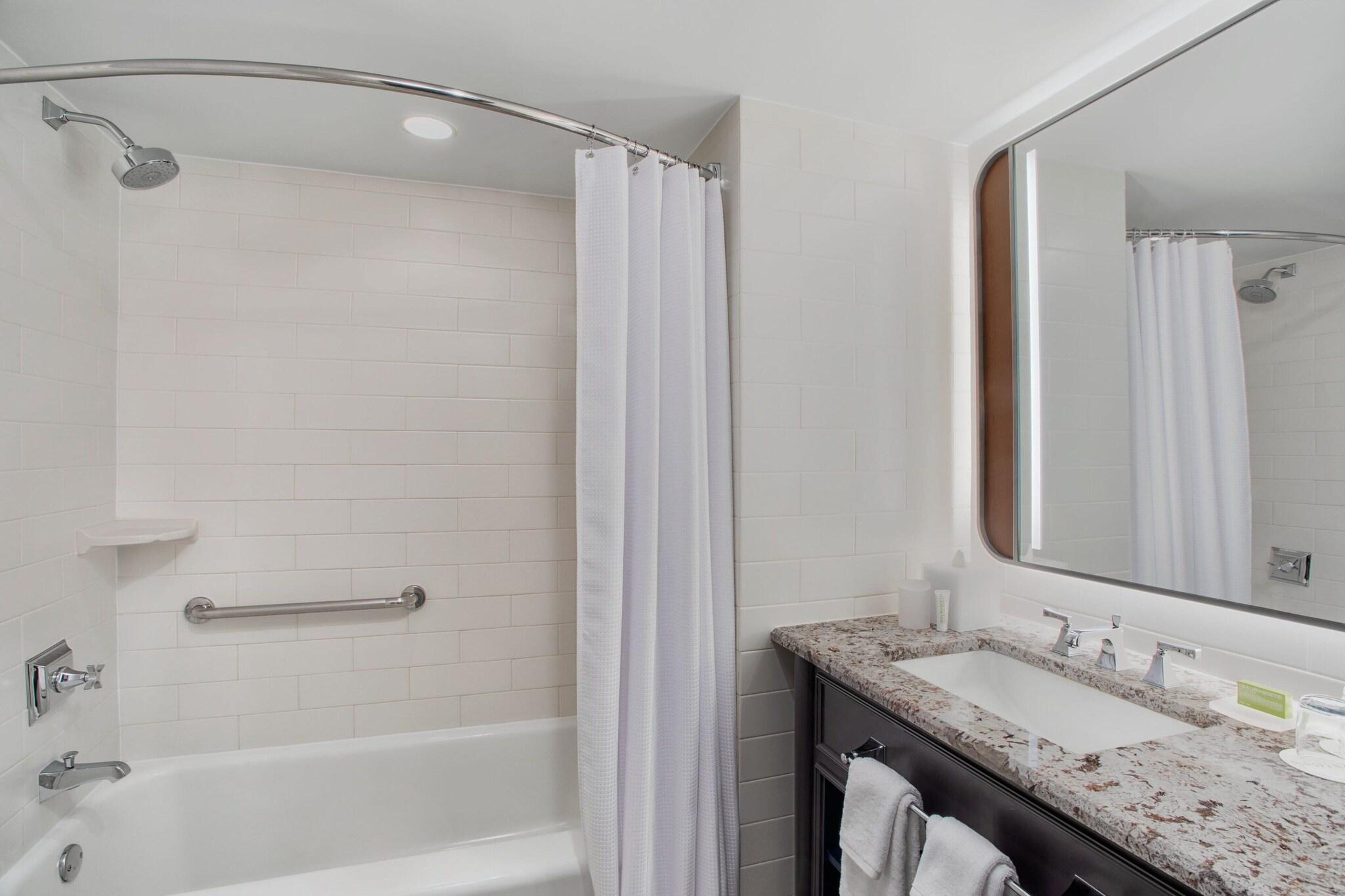 Junior Suite City View King Bed