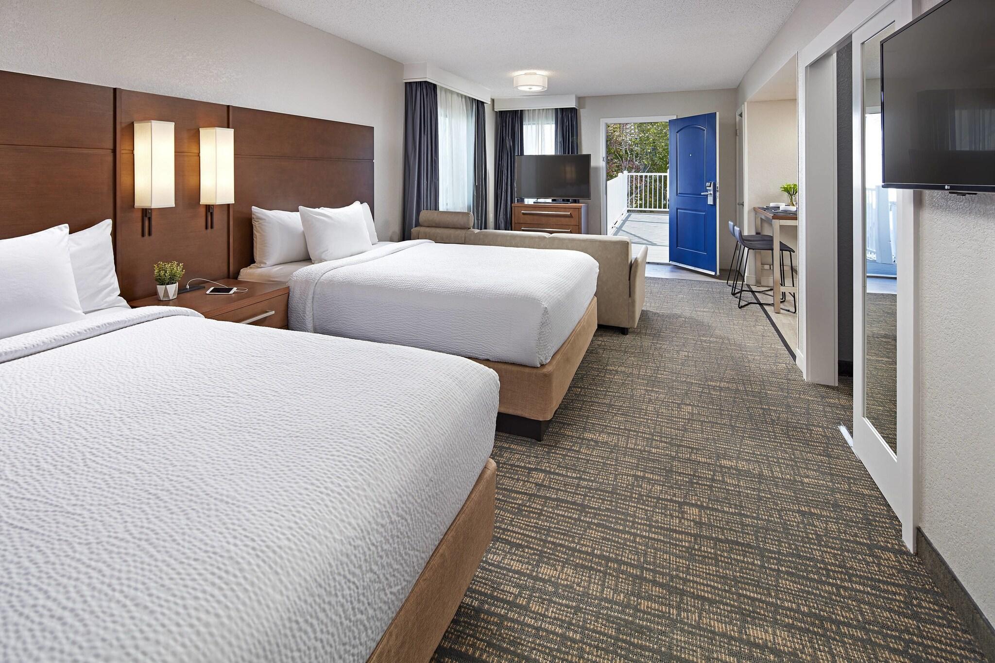 Studio Two Queen Beds