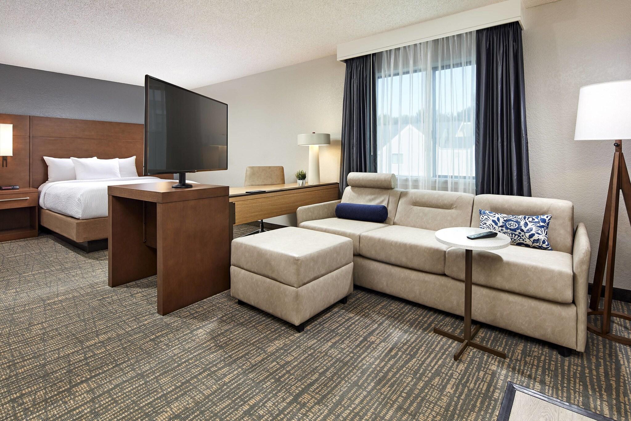 Studio Two Queen Beds