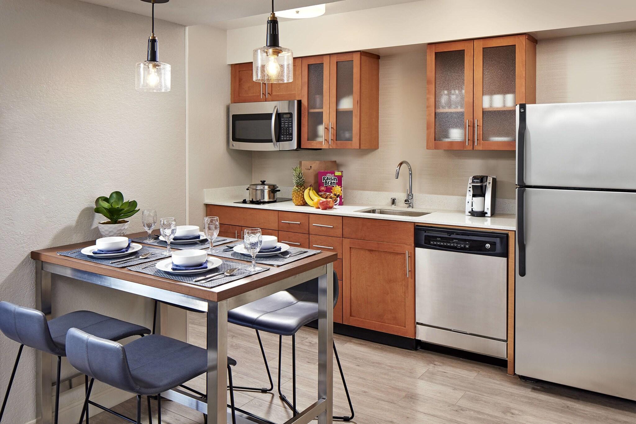 Studio Two Queen Beds