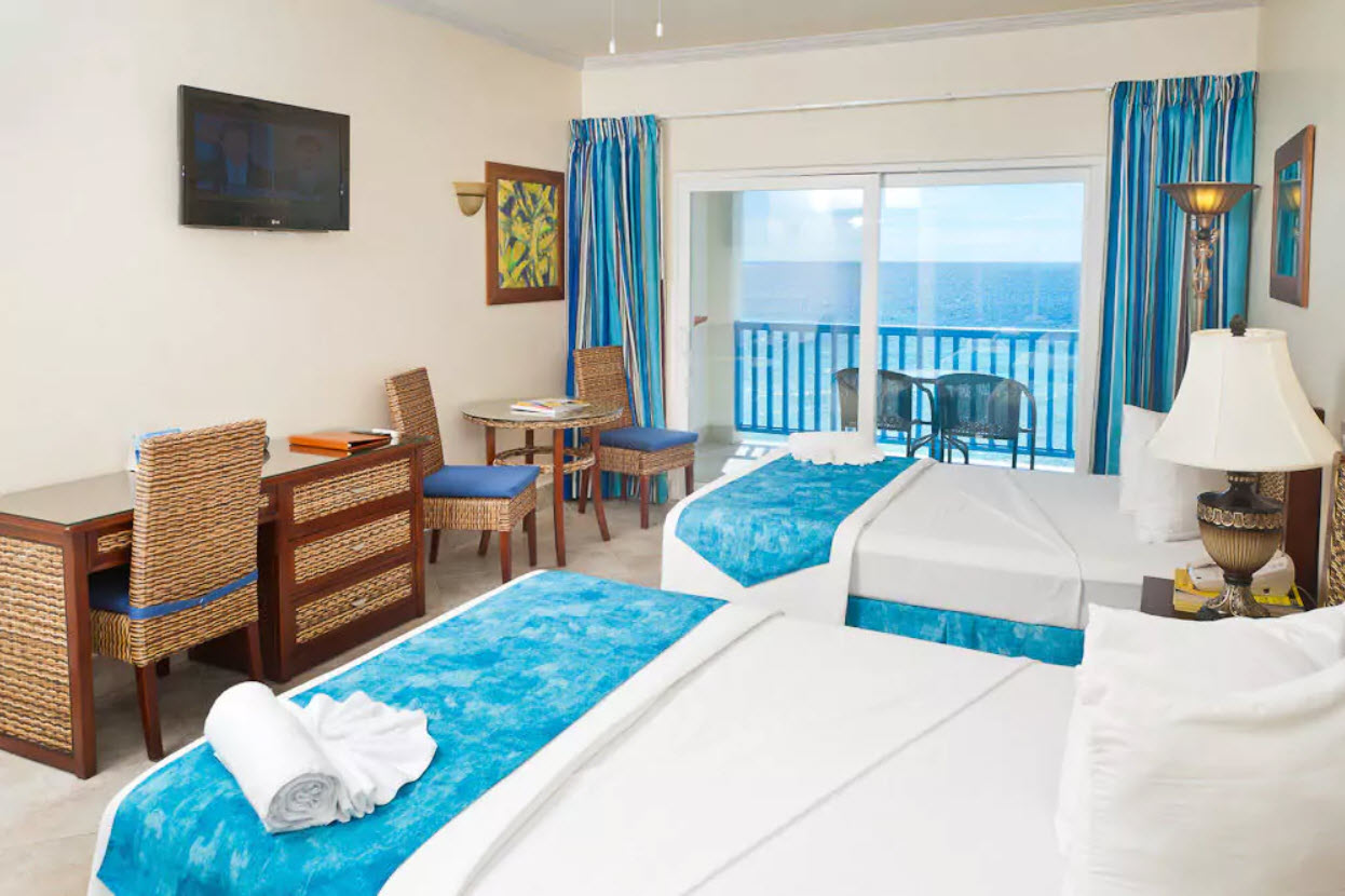 Studio Ocean Front Two Double Beds