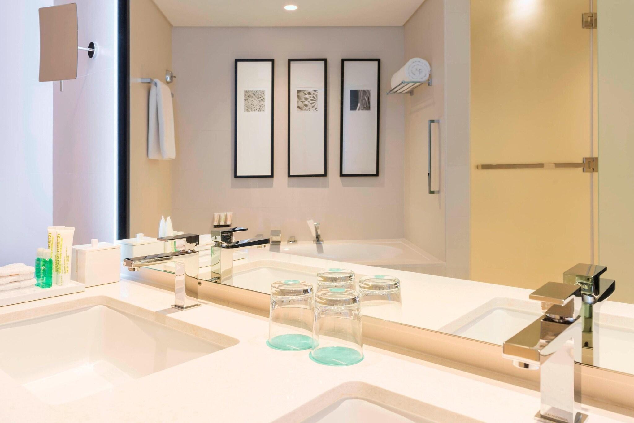 Suite King Bed Smoking