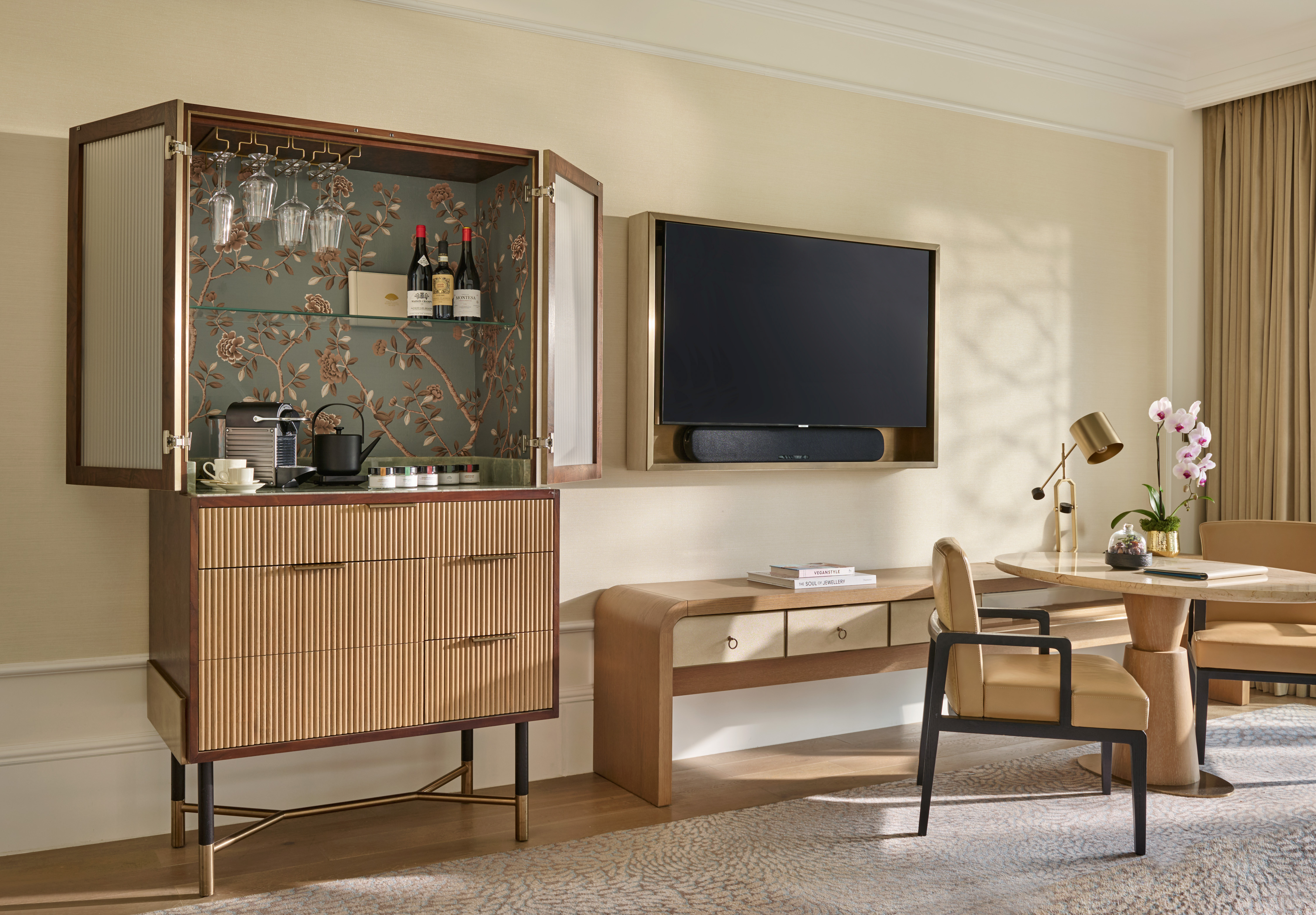 Family Room Club Deluxe