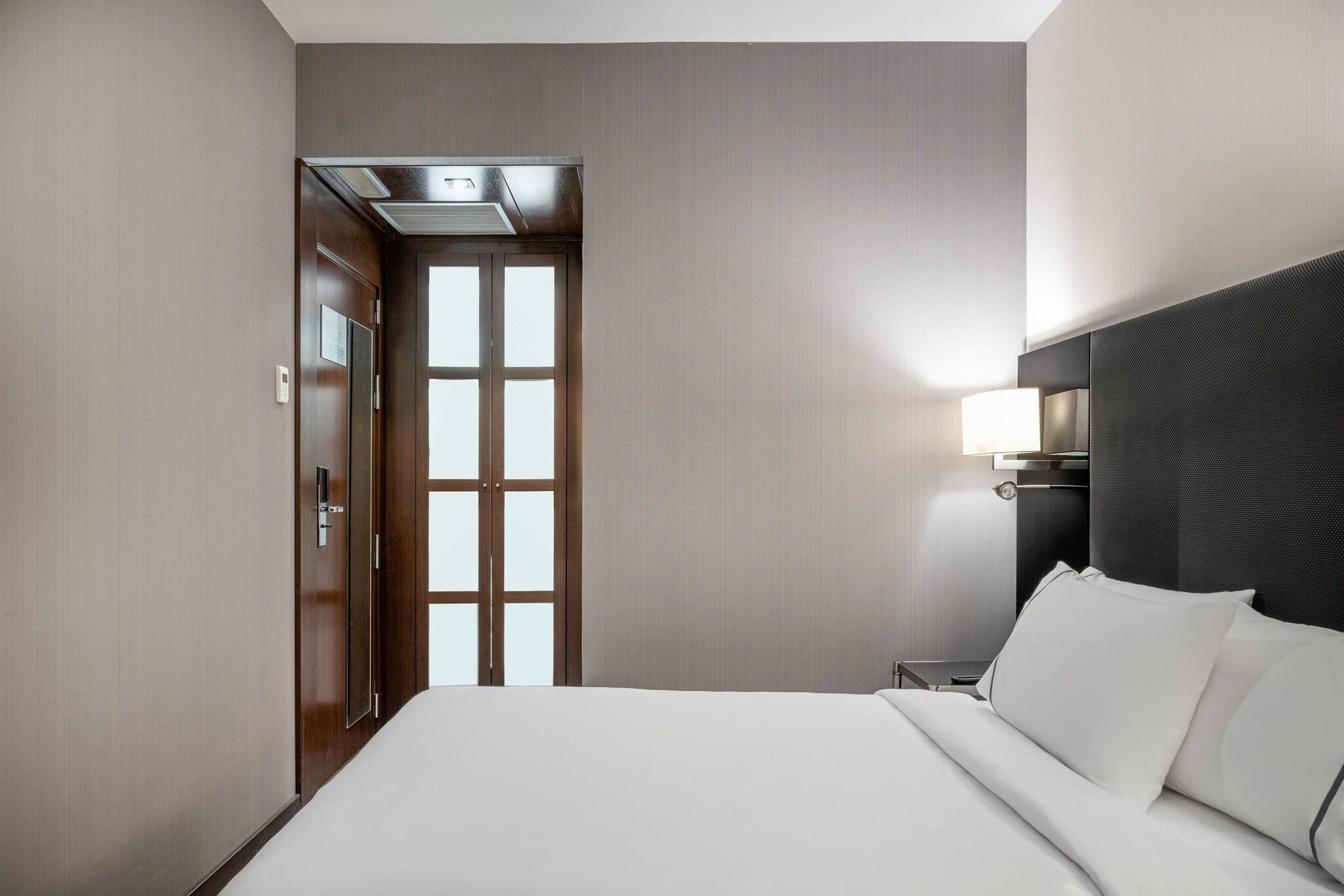 Double Queen Size Bed