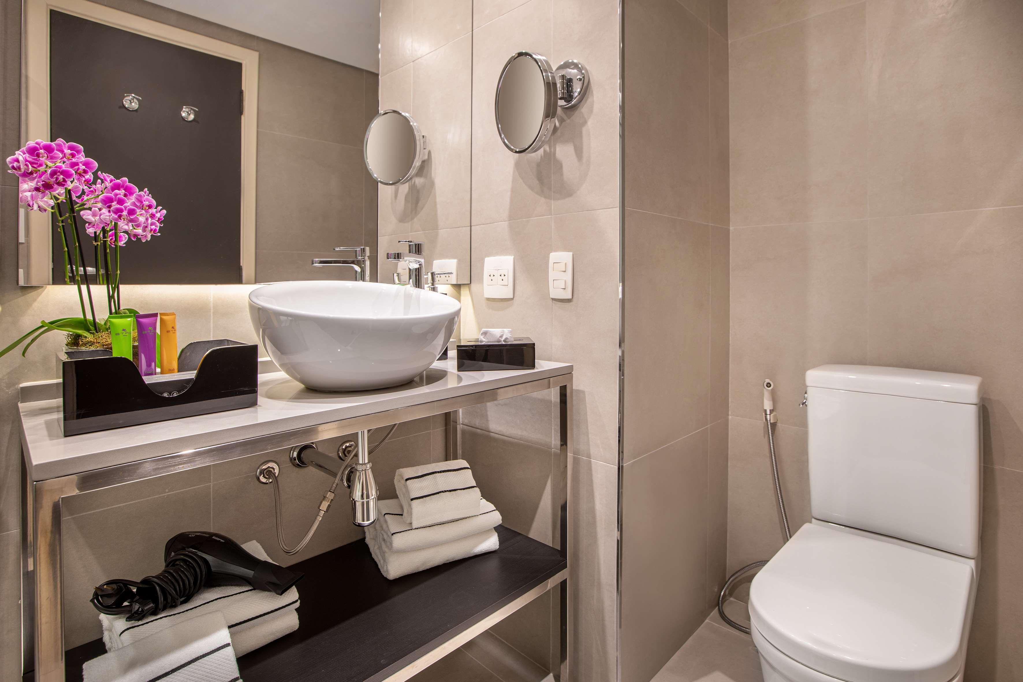 Double Queen Size Bed