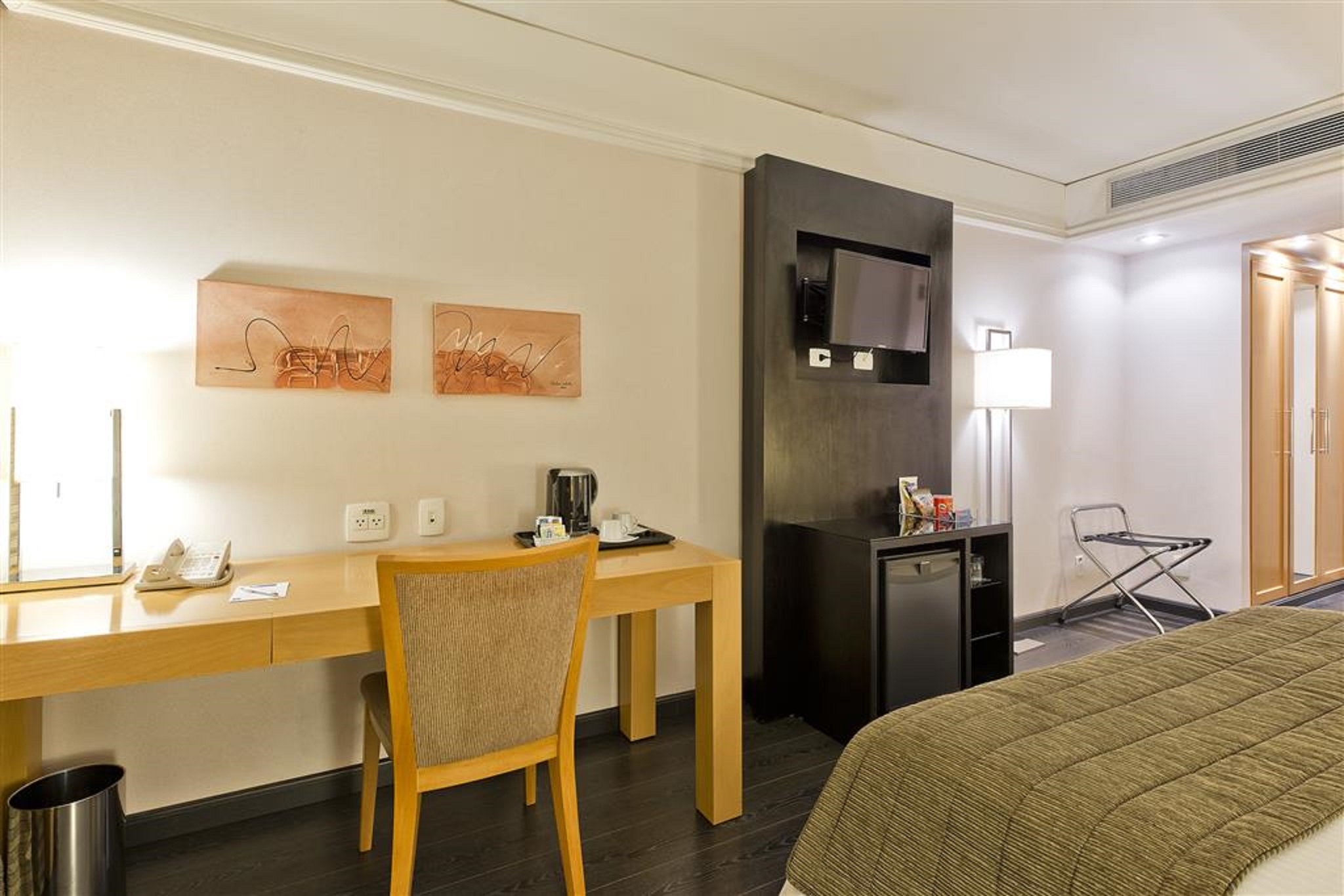 Double Premium Queen Bed