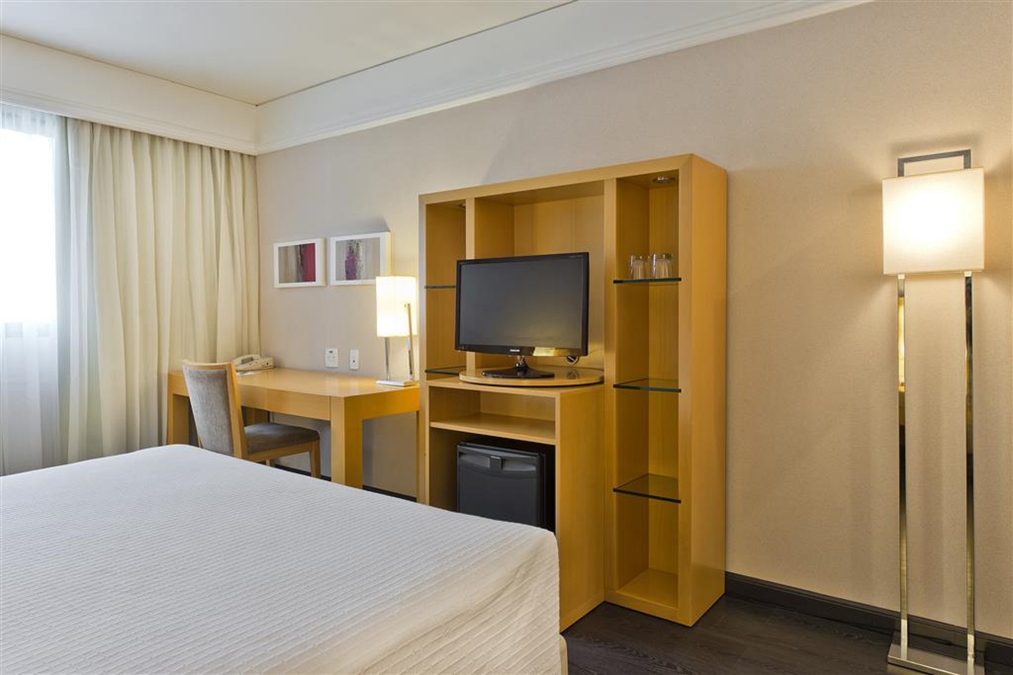 Double Classic Queen Bed