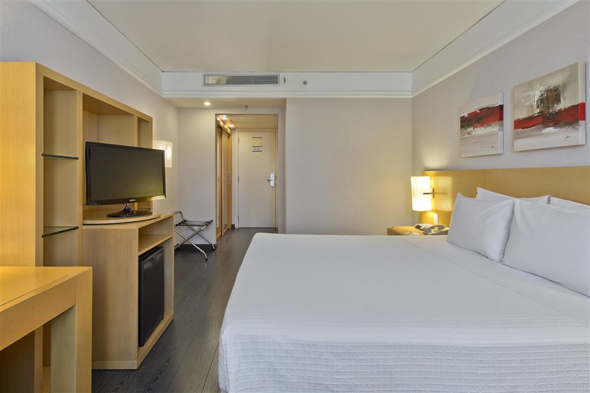 Double Classic Queen Bed