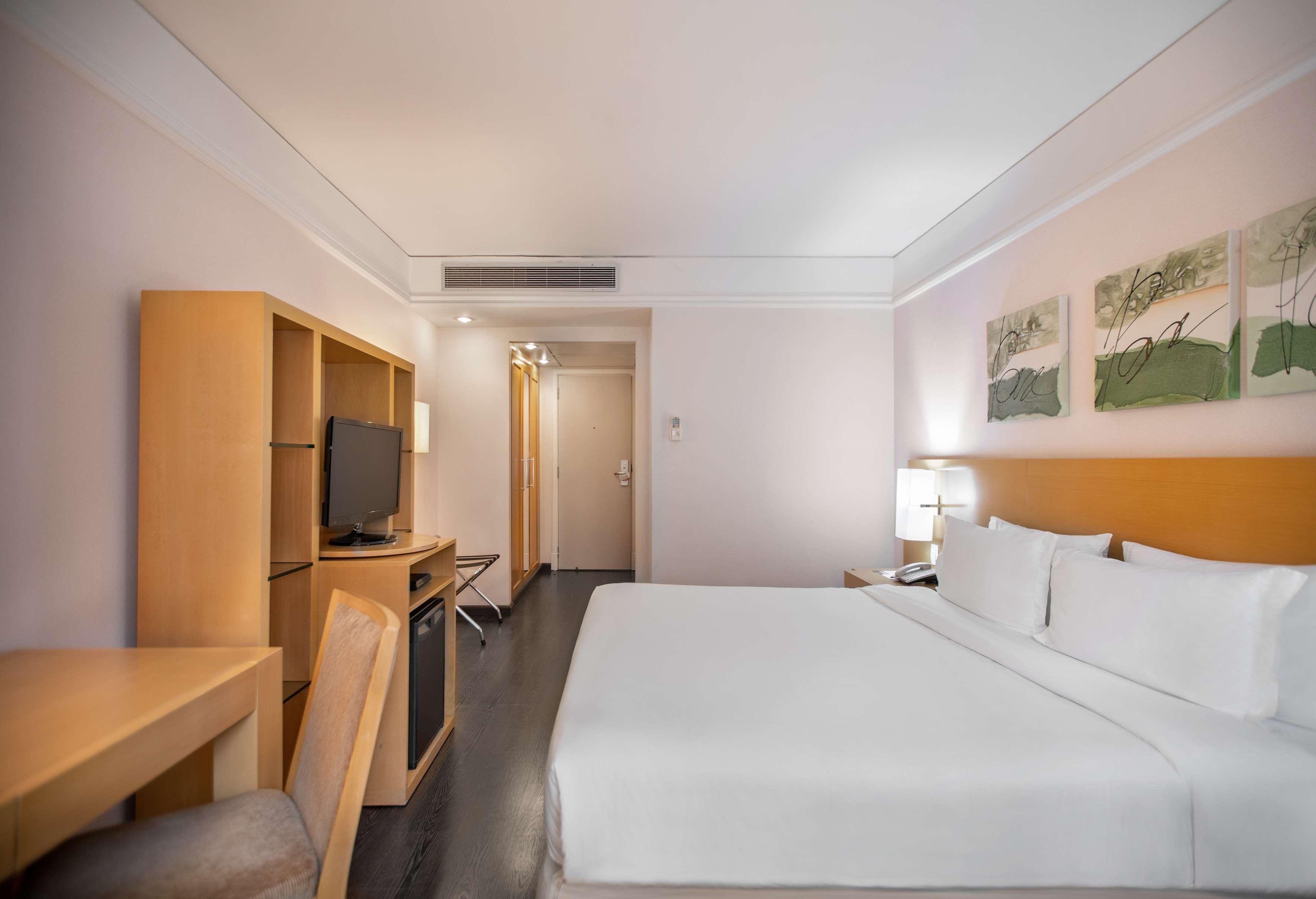 Double Classic Queen Bed