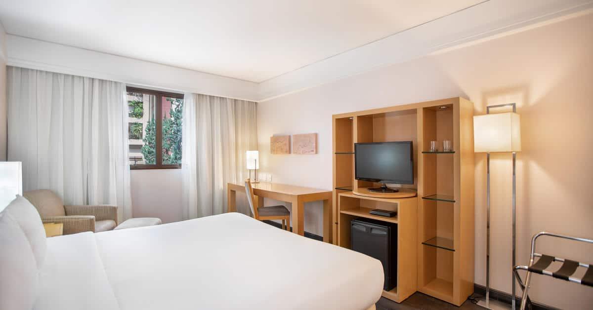 Double Classic Queen Bed