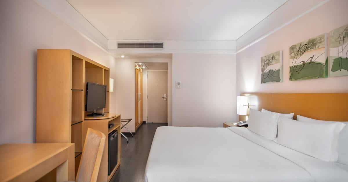 Double Classic Queen Bed