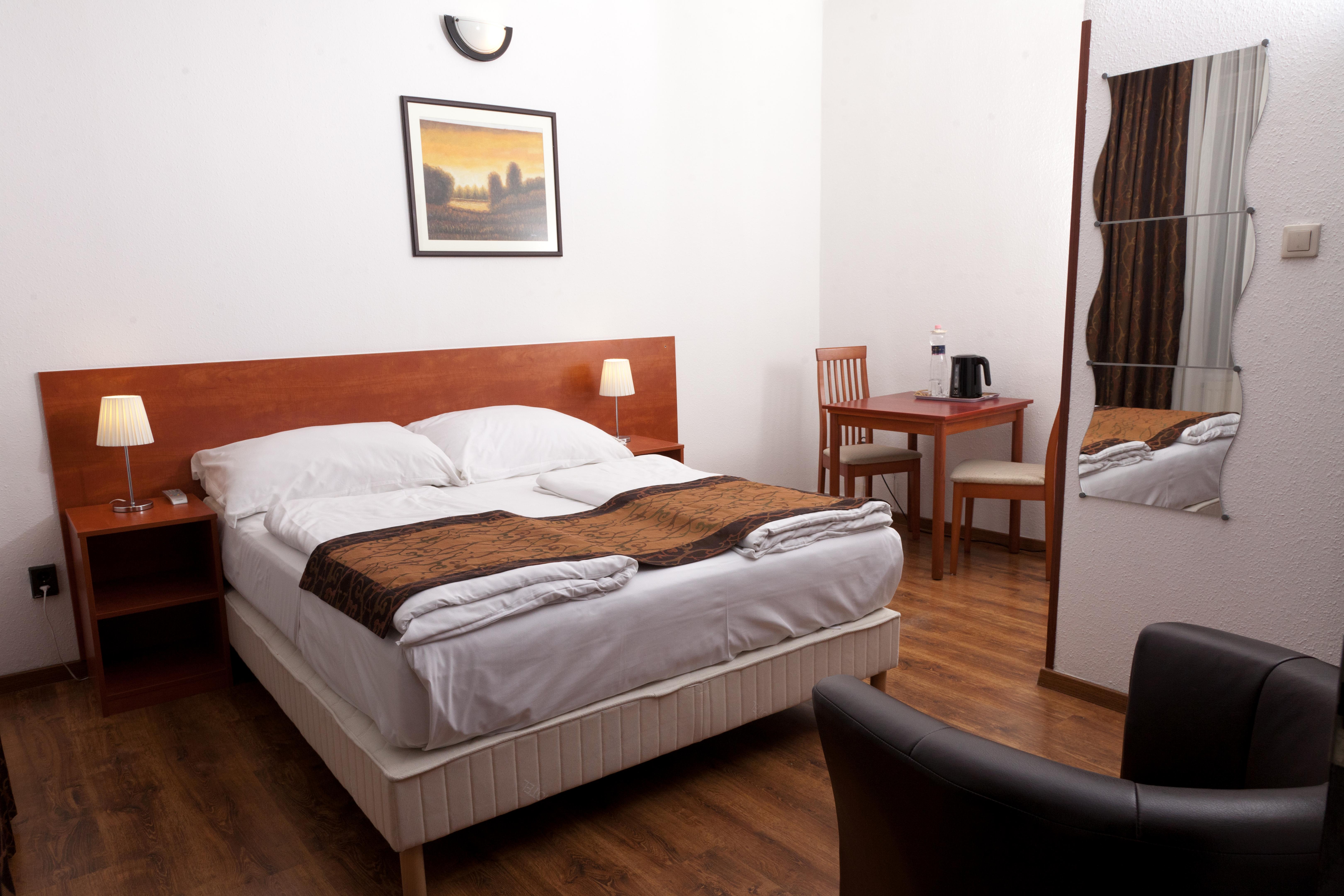 Double or Twin Standard