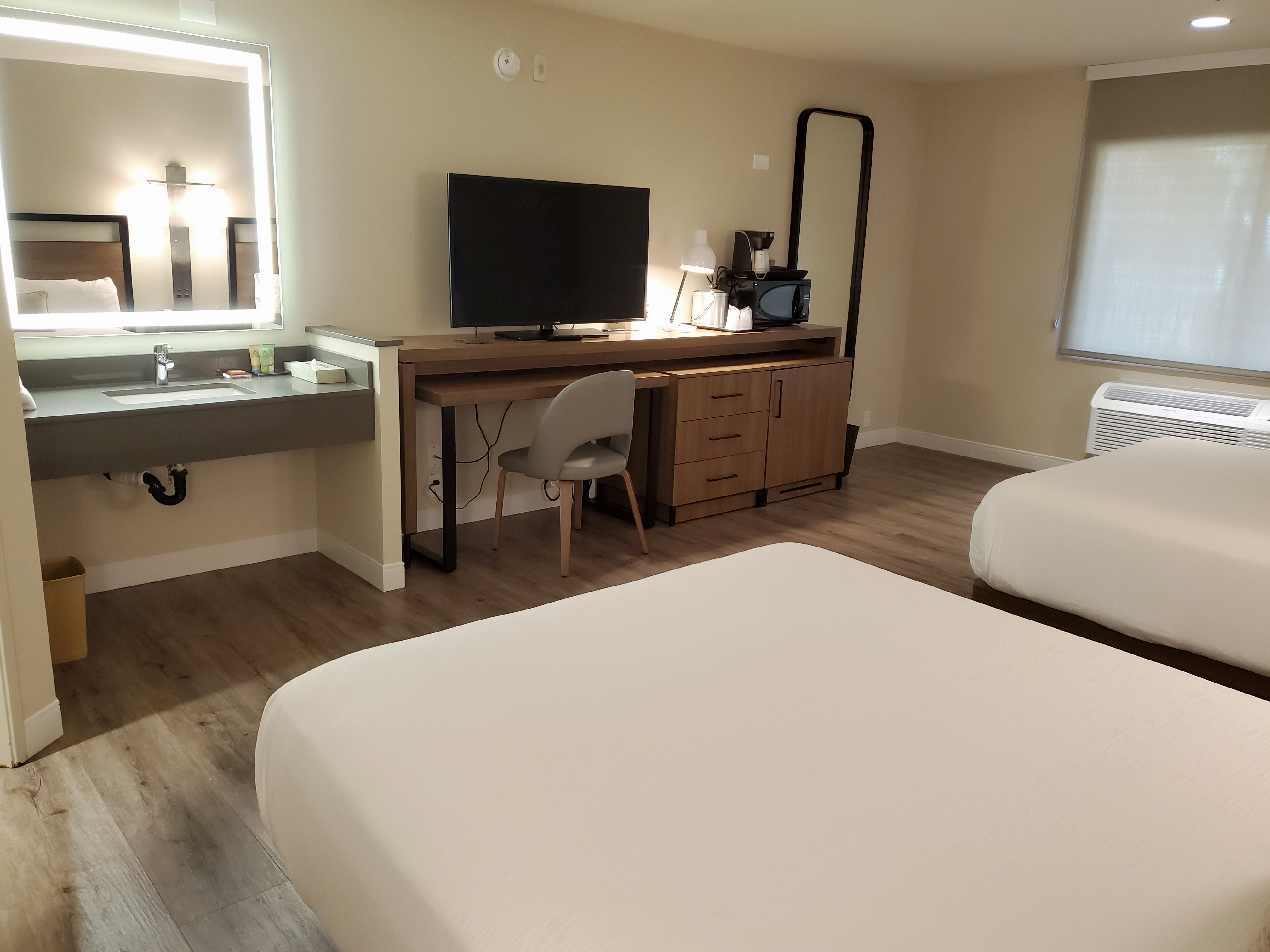 Suite Two Double Beds Non Smoking