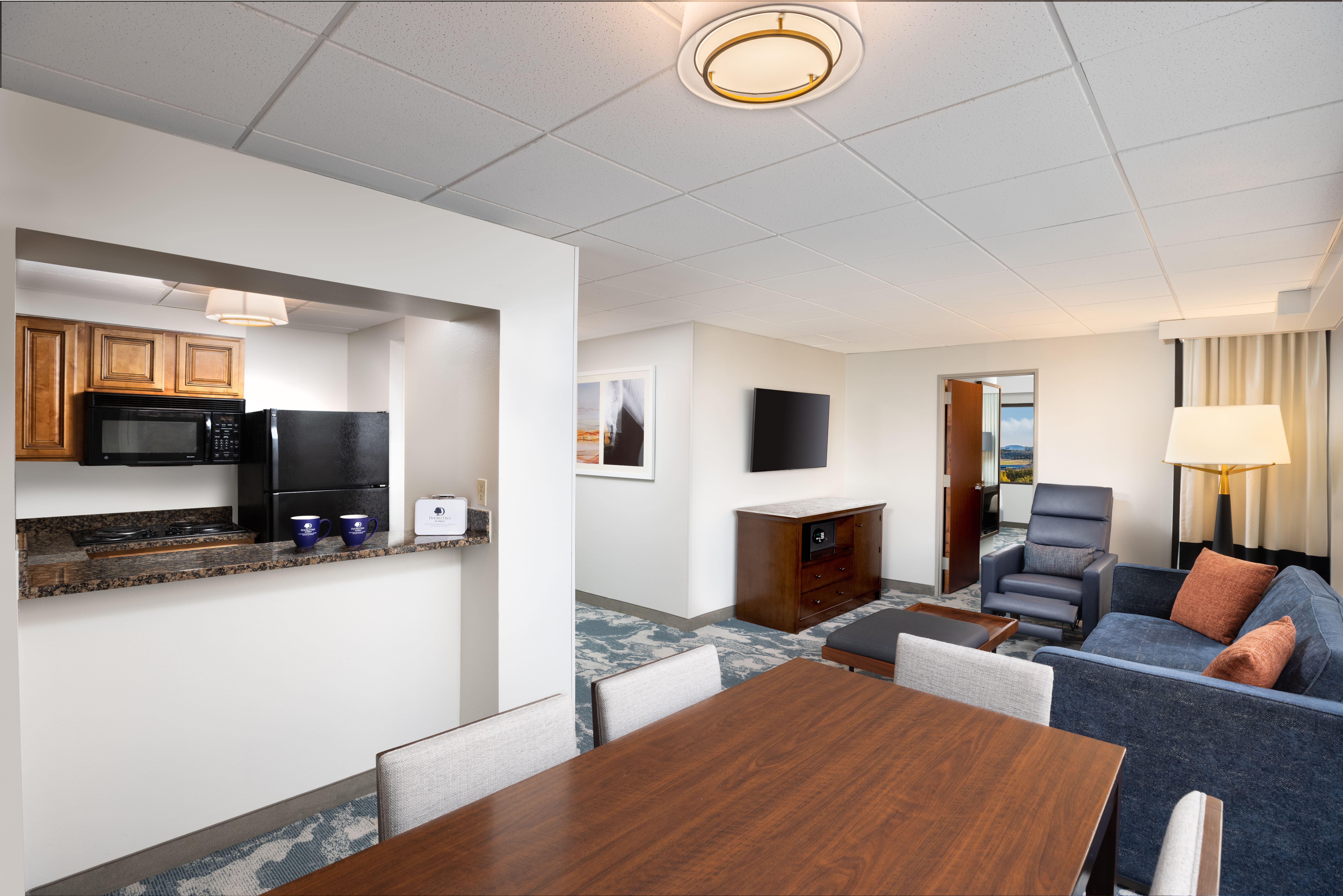 Suite with Kitchenette