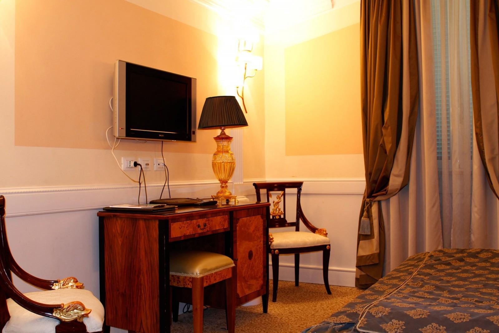 Double or Twin Standard