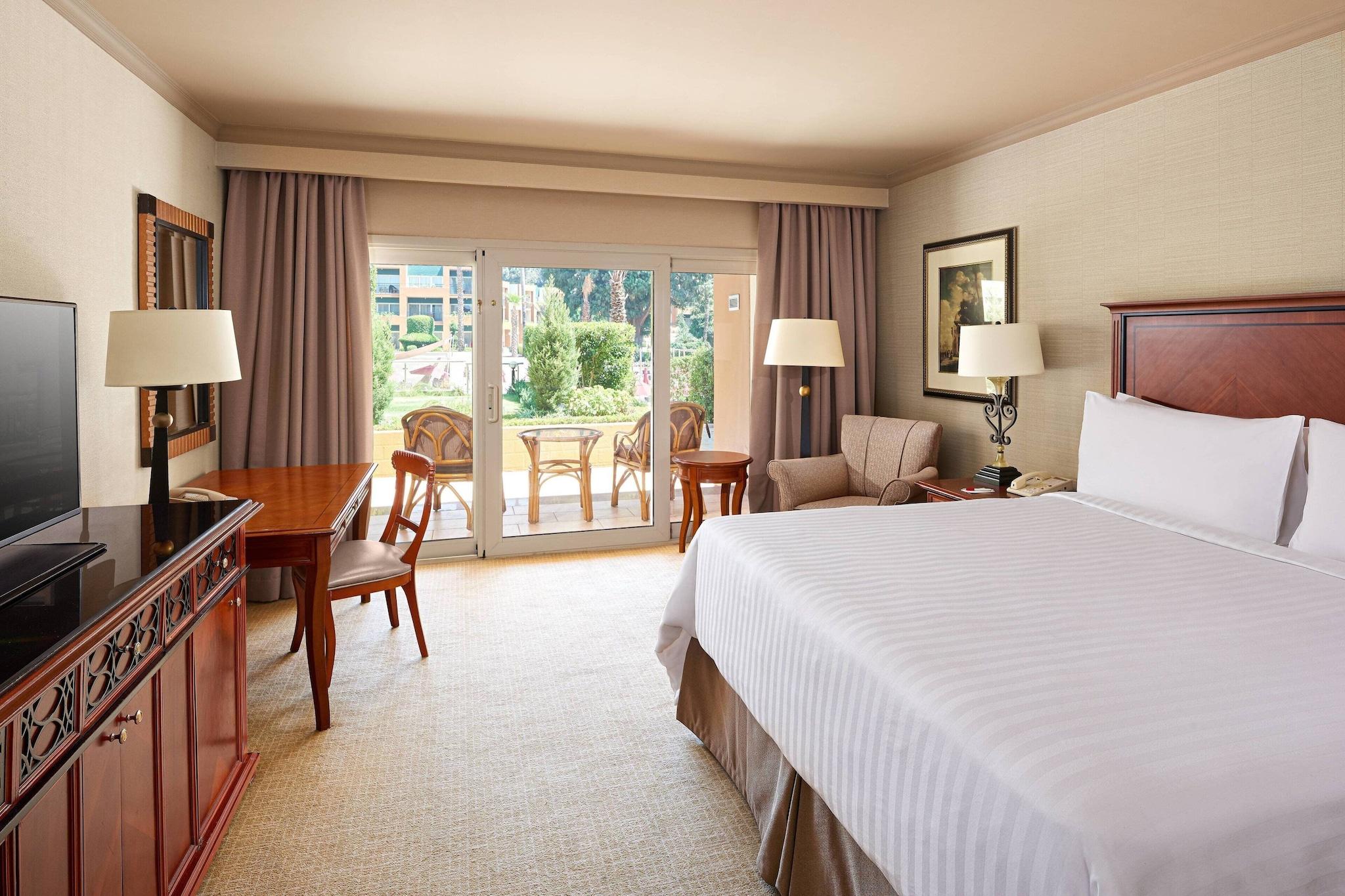 Double Deluxe King Bed