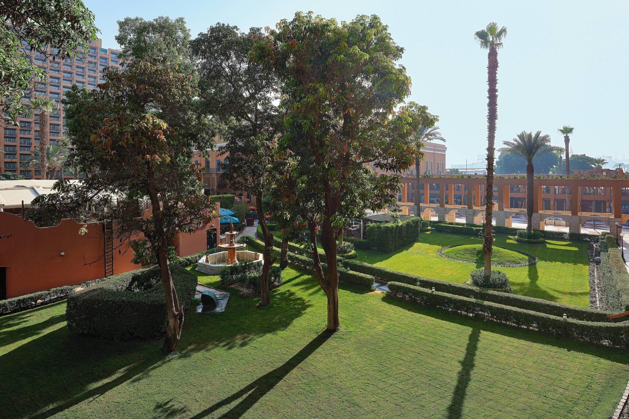 Double Deluxe King Bed