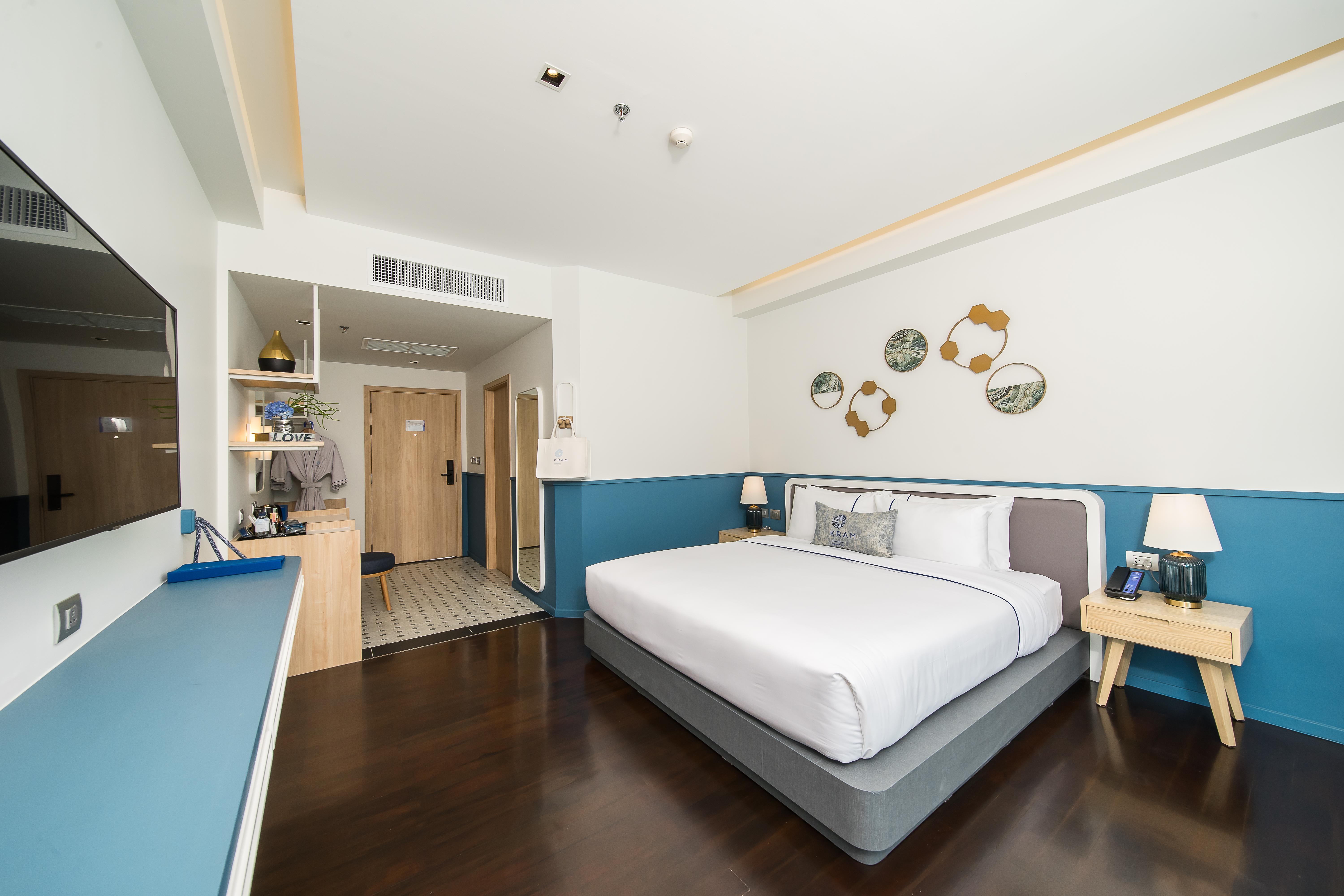 Double Deluxe One Bed