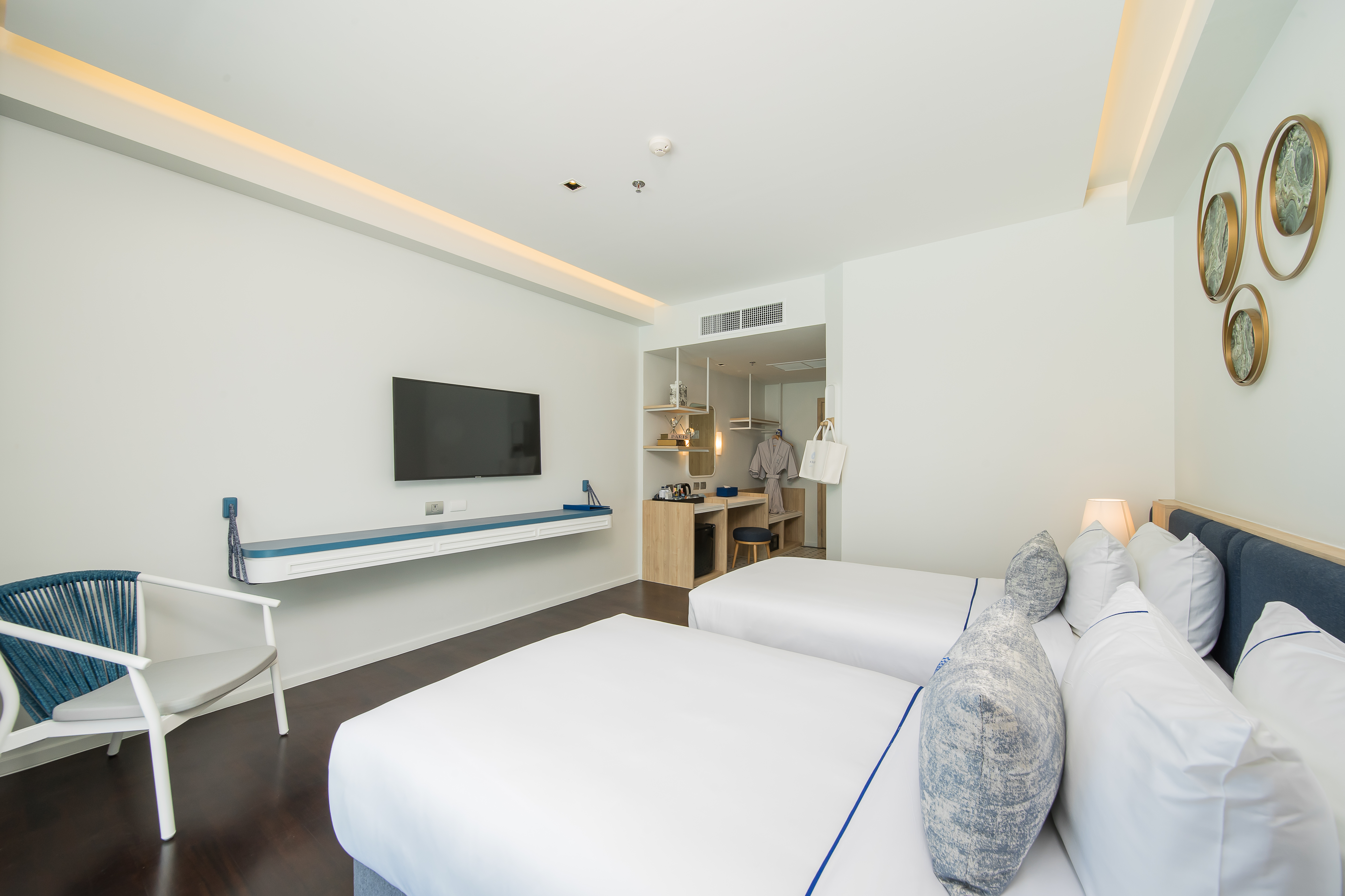 Twin Deluxe Two Beds