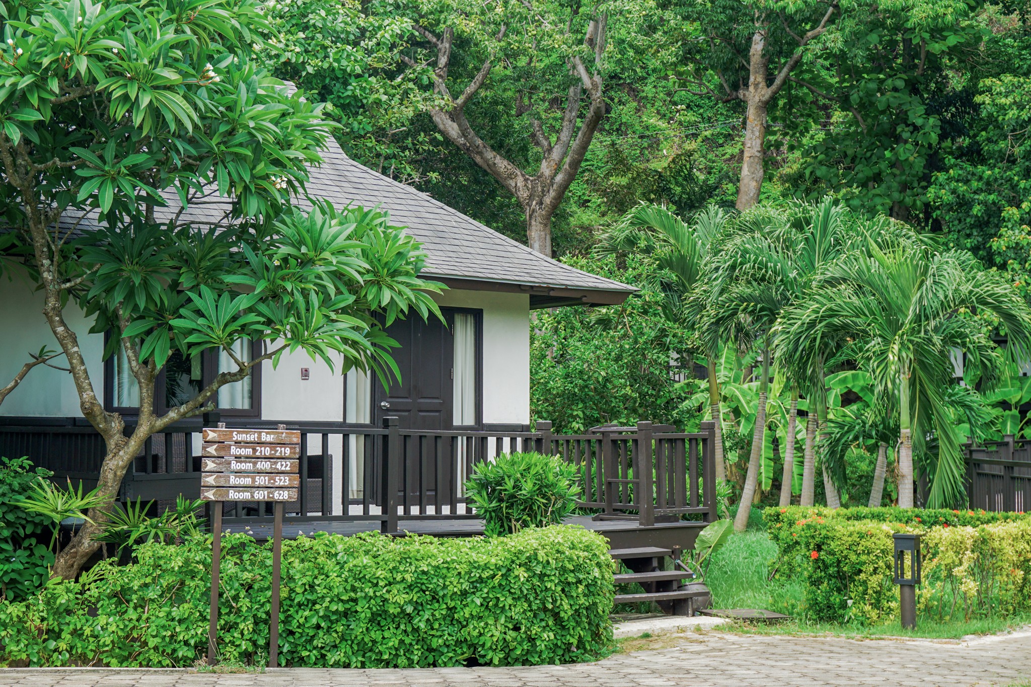 Bungalow Garden View