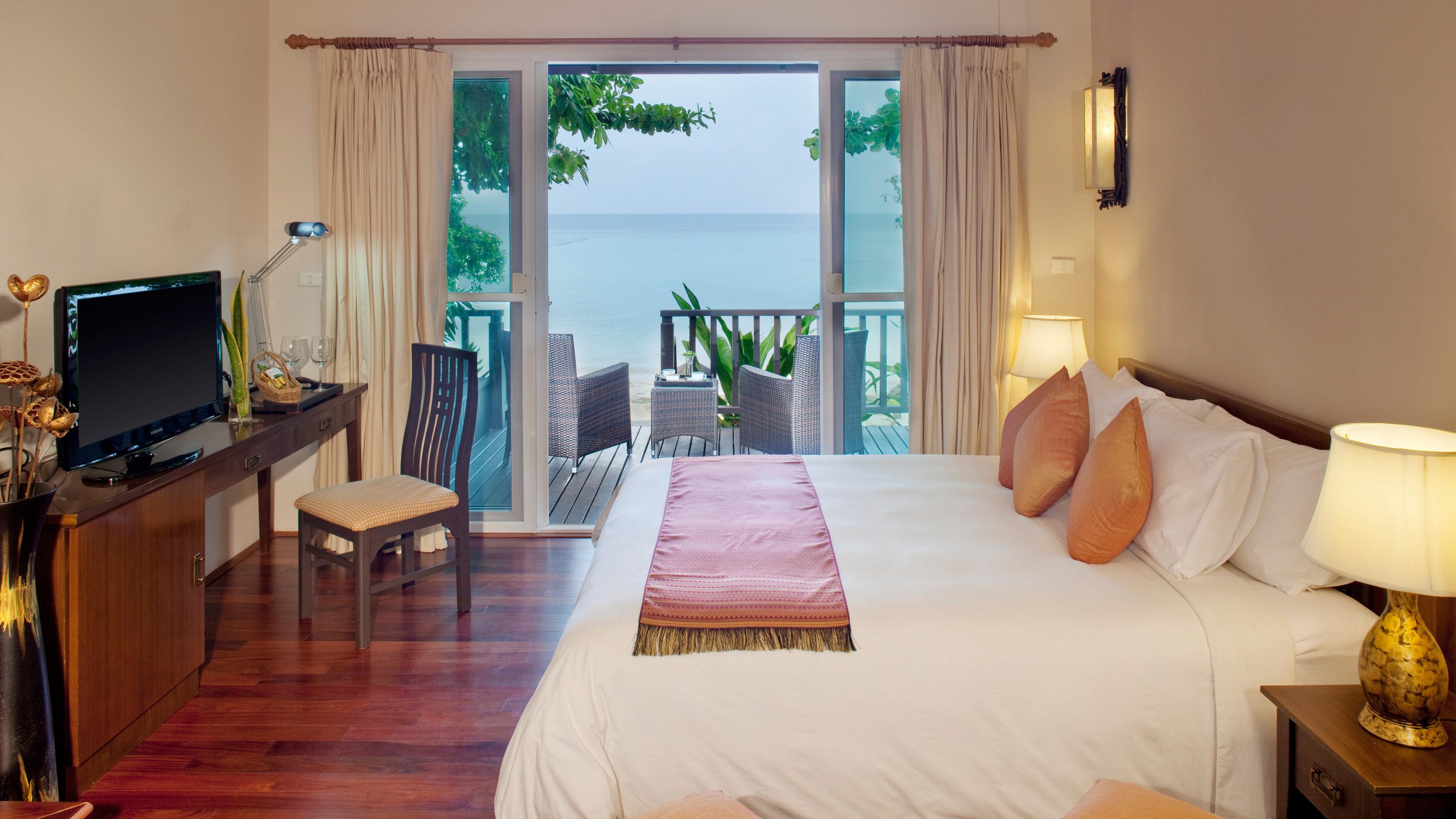 Studio King Size Bed