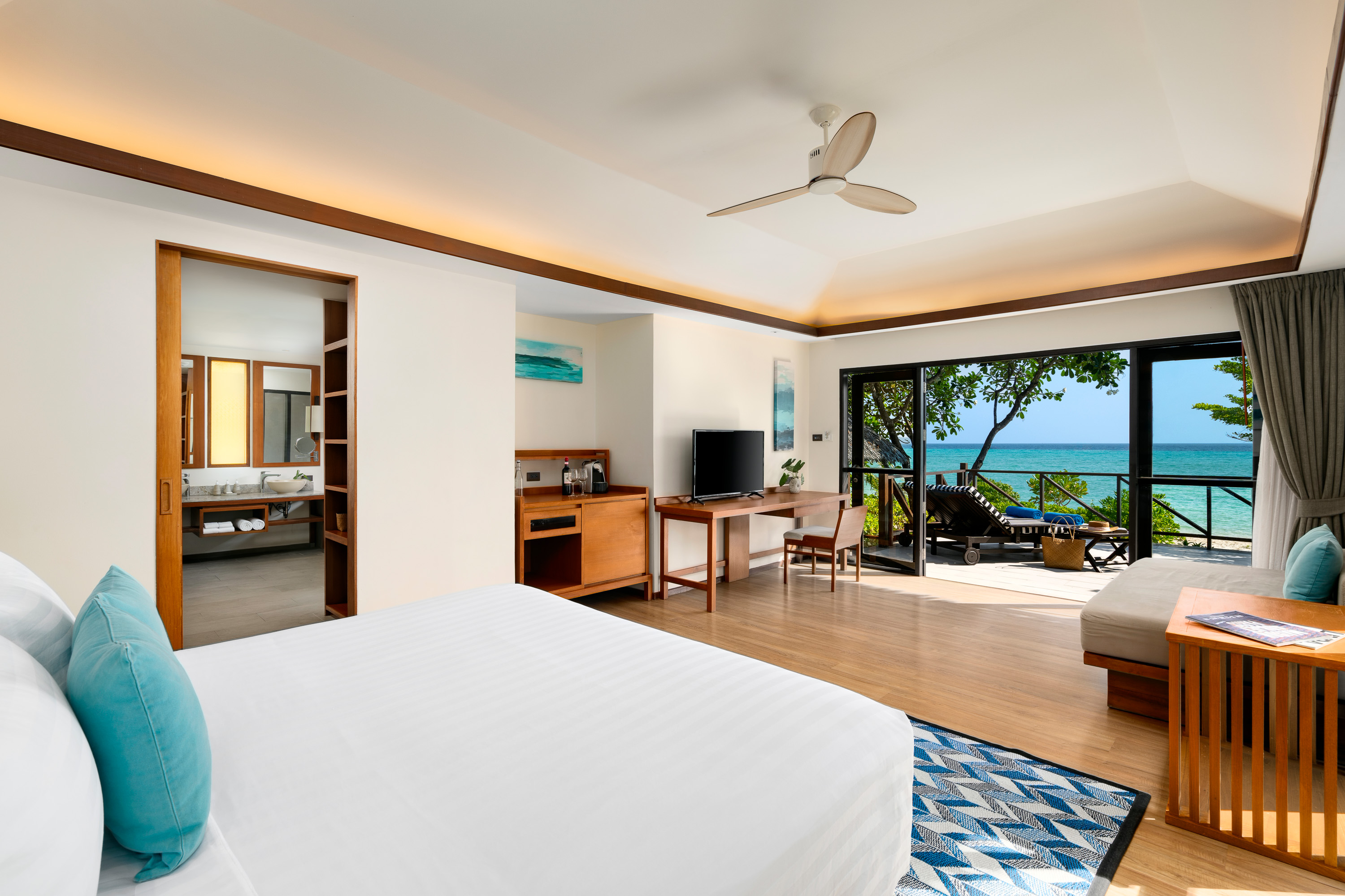 Junior Suite Beach Front
