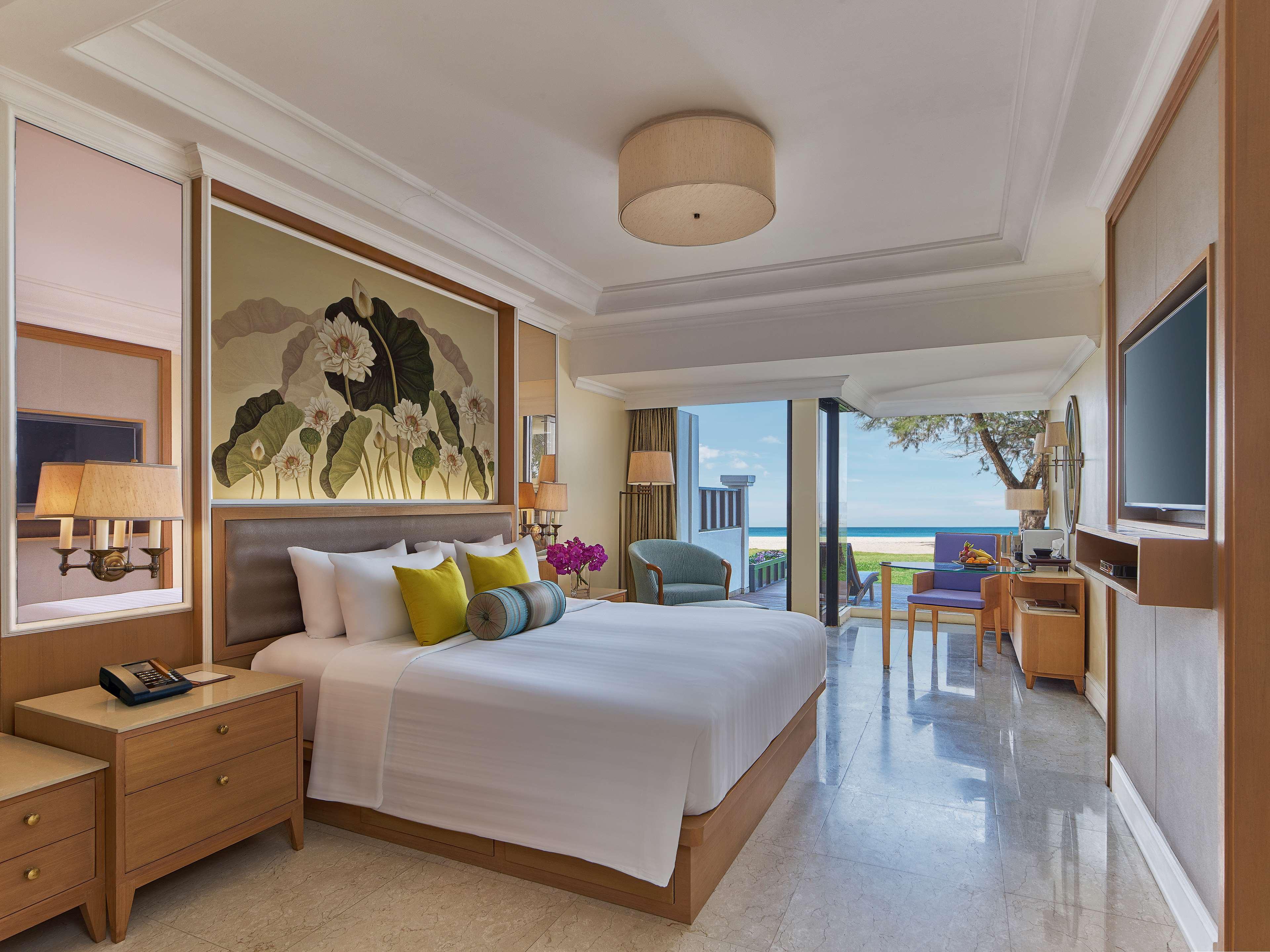 Double Club King Bed