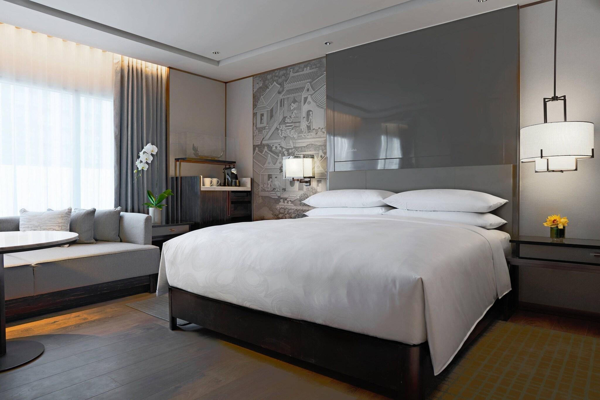 Double City View King Bed
