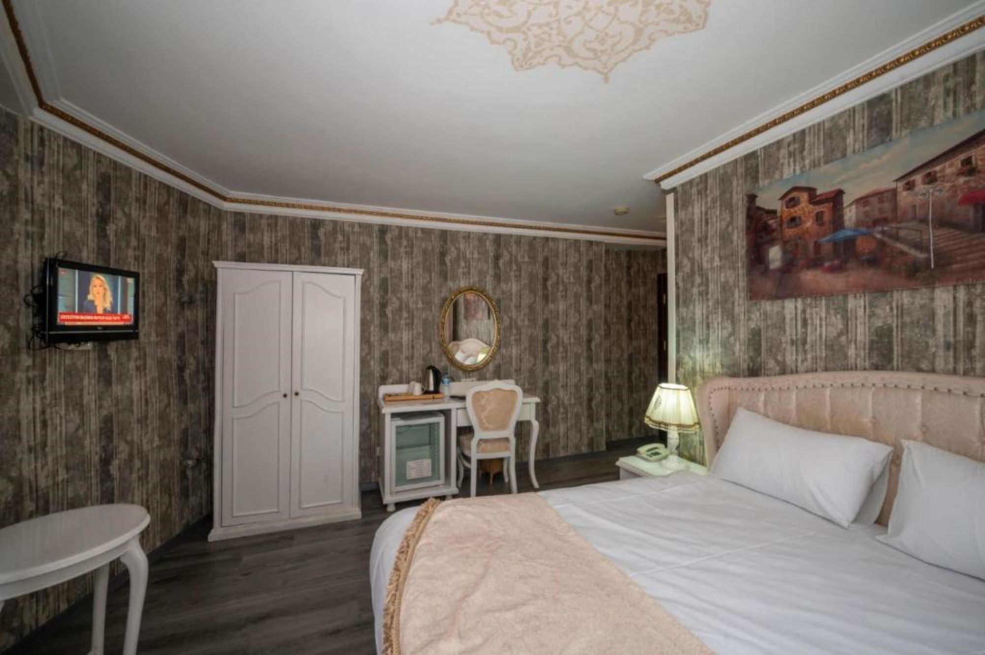 Double Deluxe One Bed