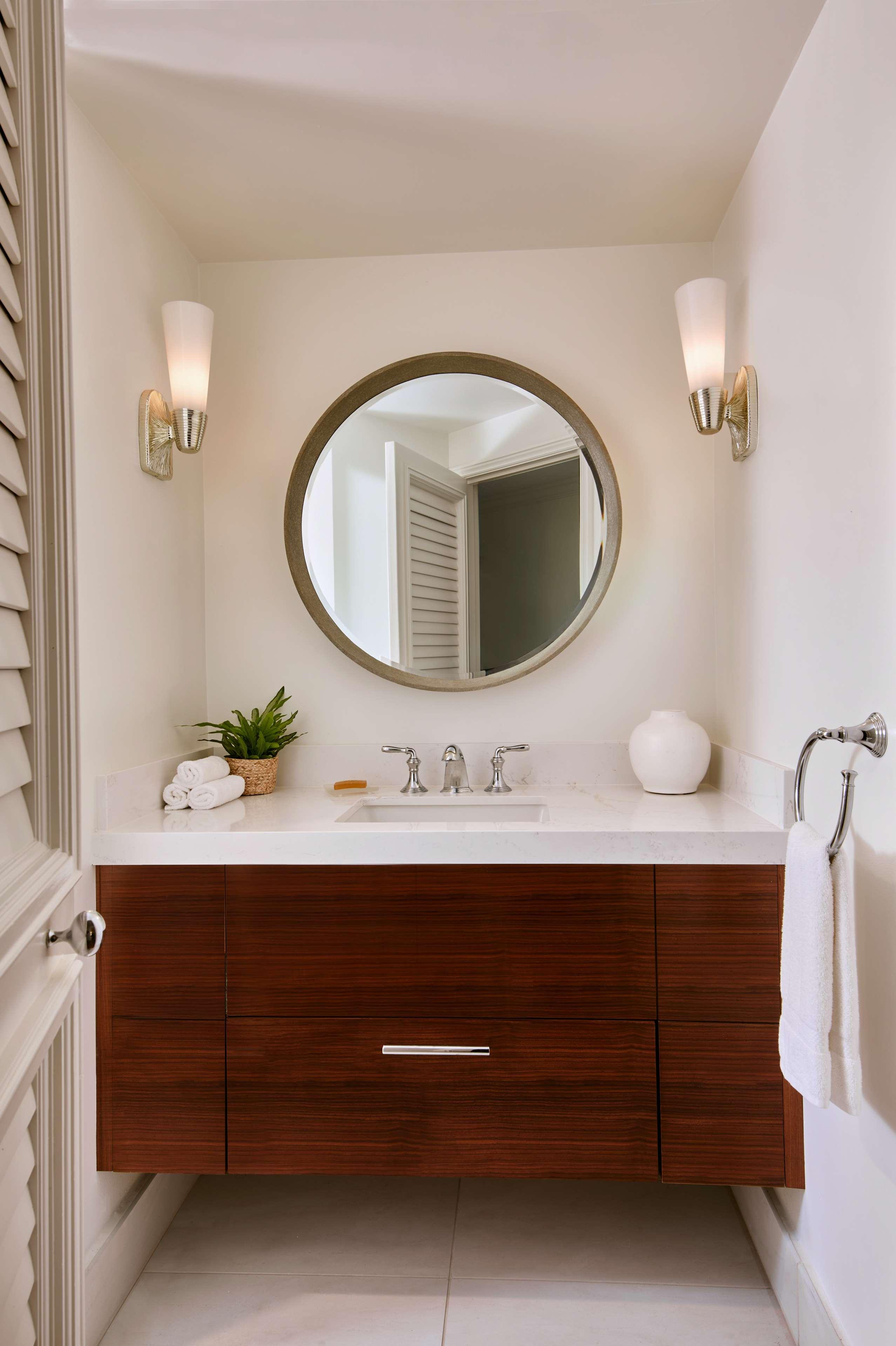 Suite Accessible King Size Bed