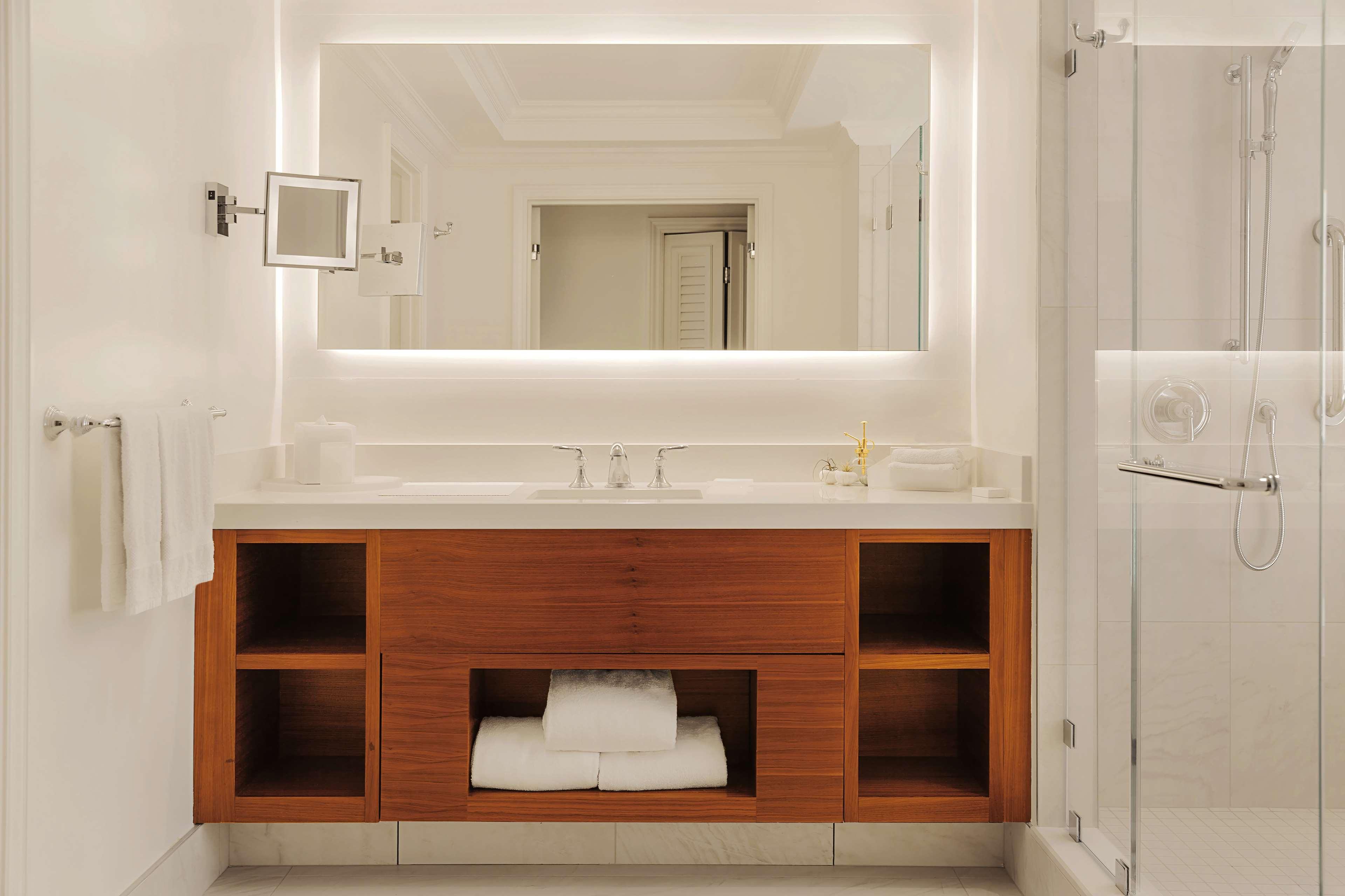 Suite Ocean View King Bed