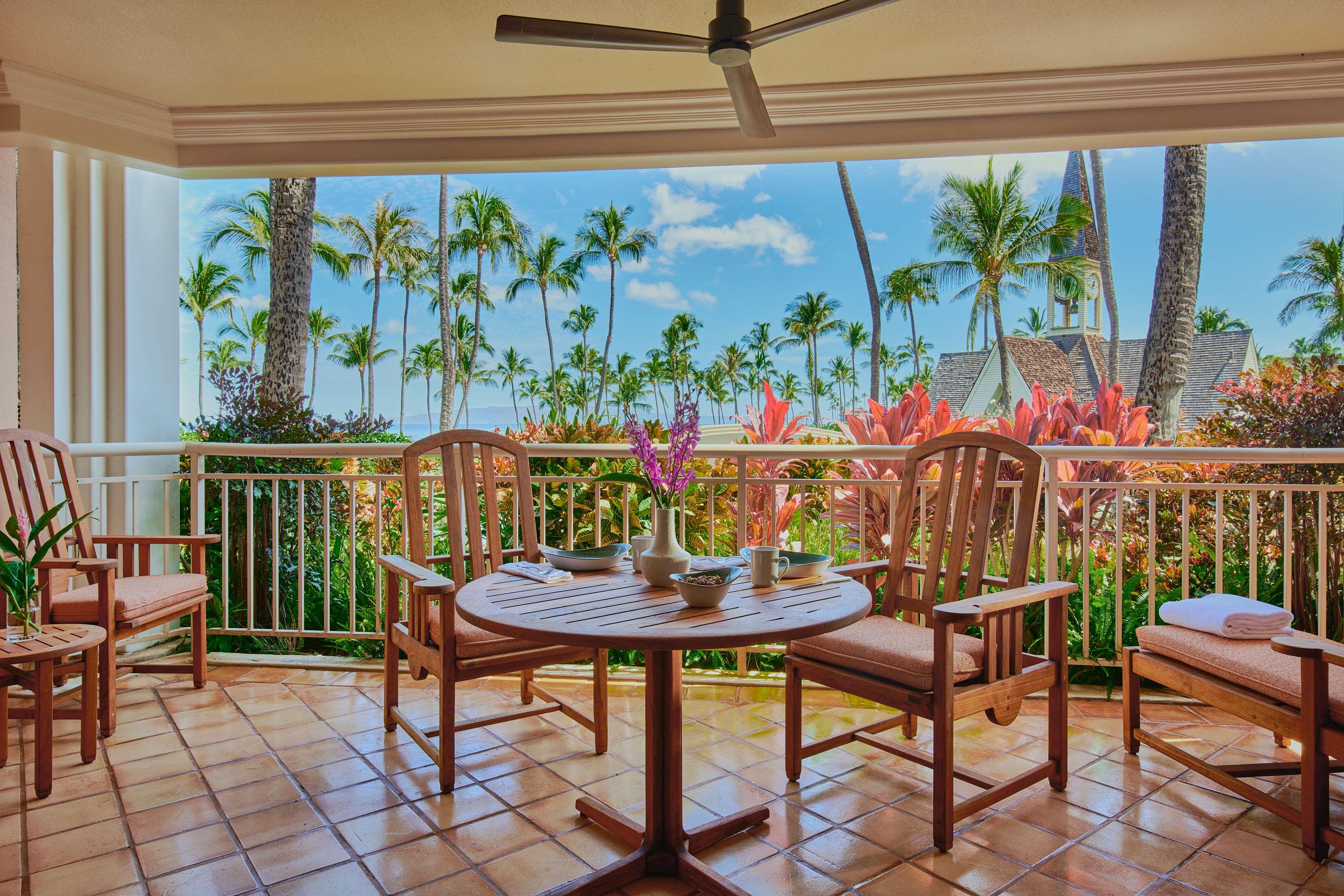 Suite Accessible King Size Bed