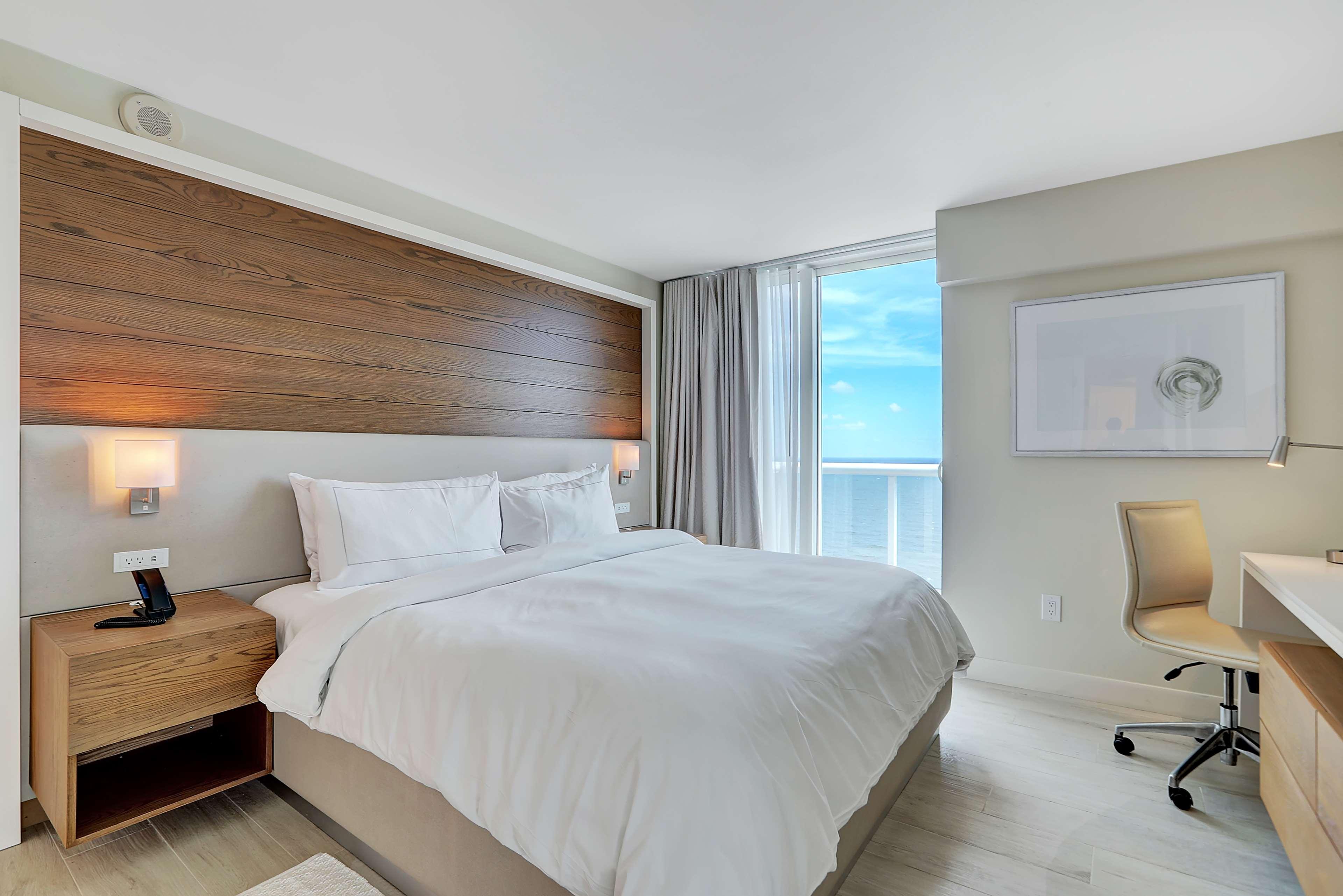 Suite Ocean Front King Bed