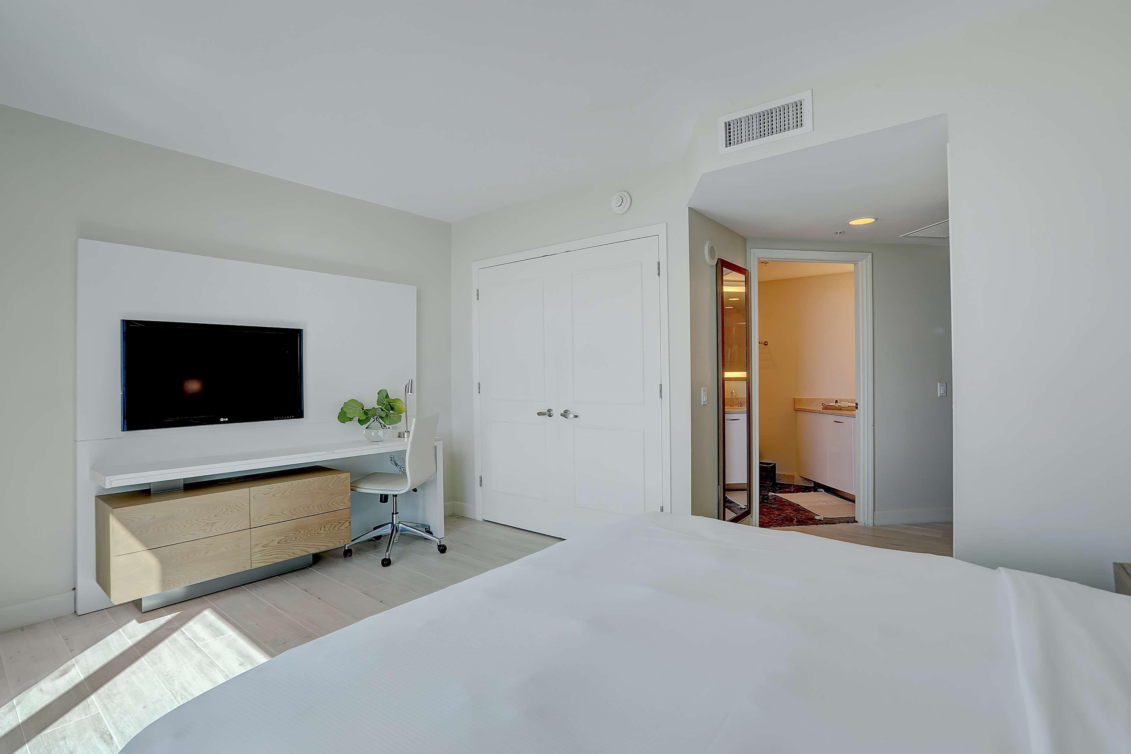 Suite Ocean Front King Bed