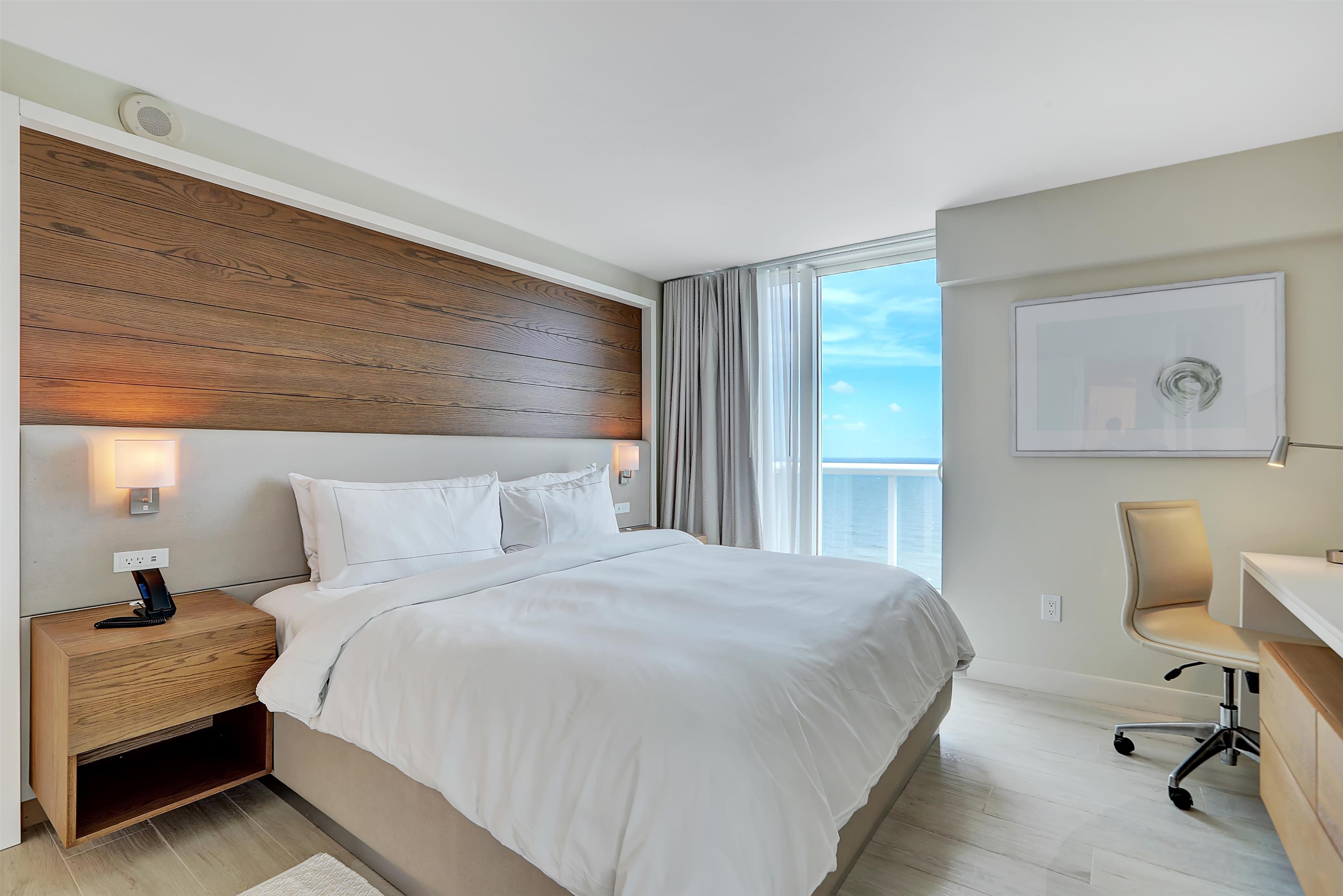Suite Ocean Front King Bed