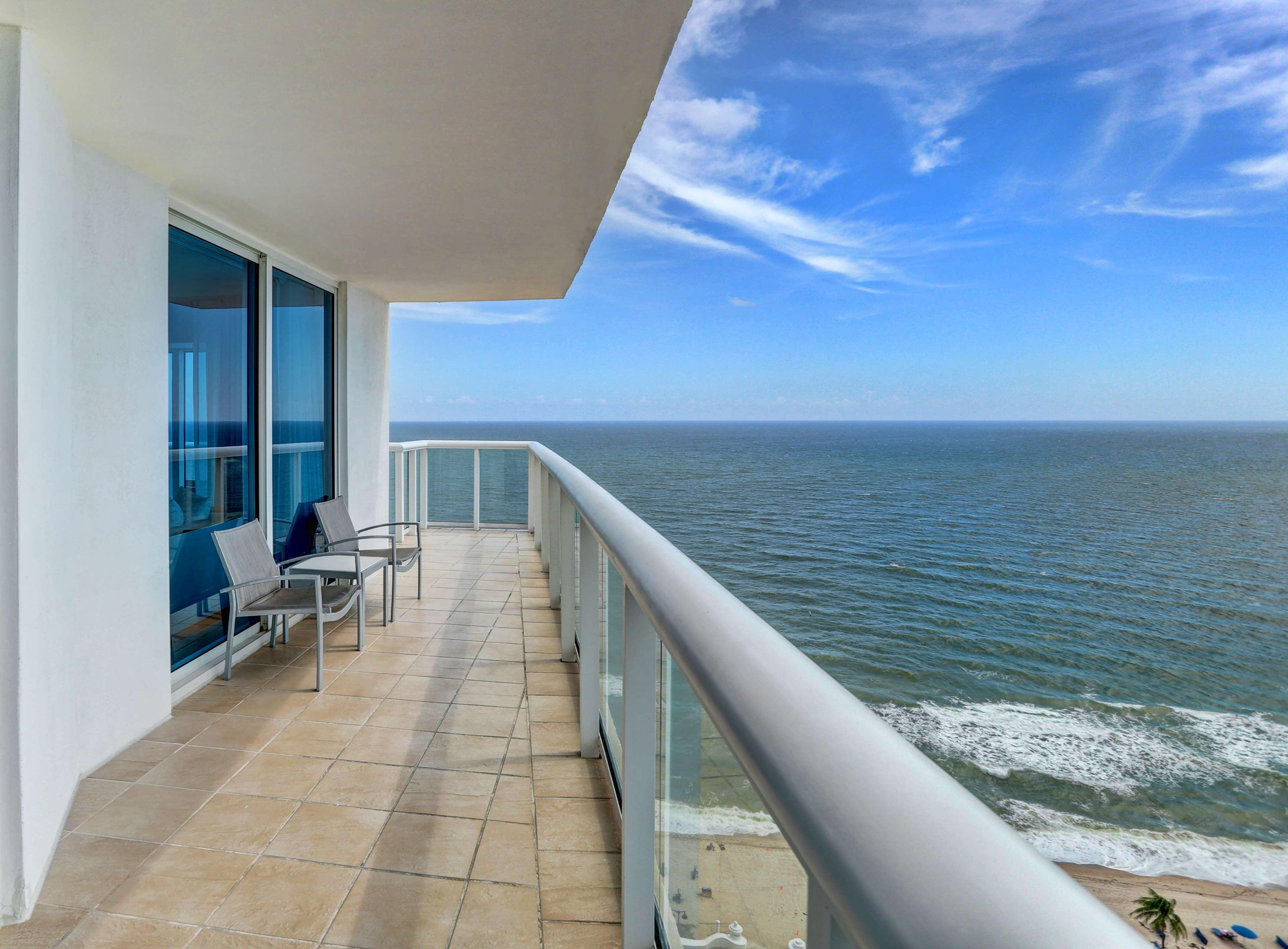 Suite Ocean Front King Bed