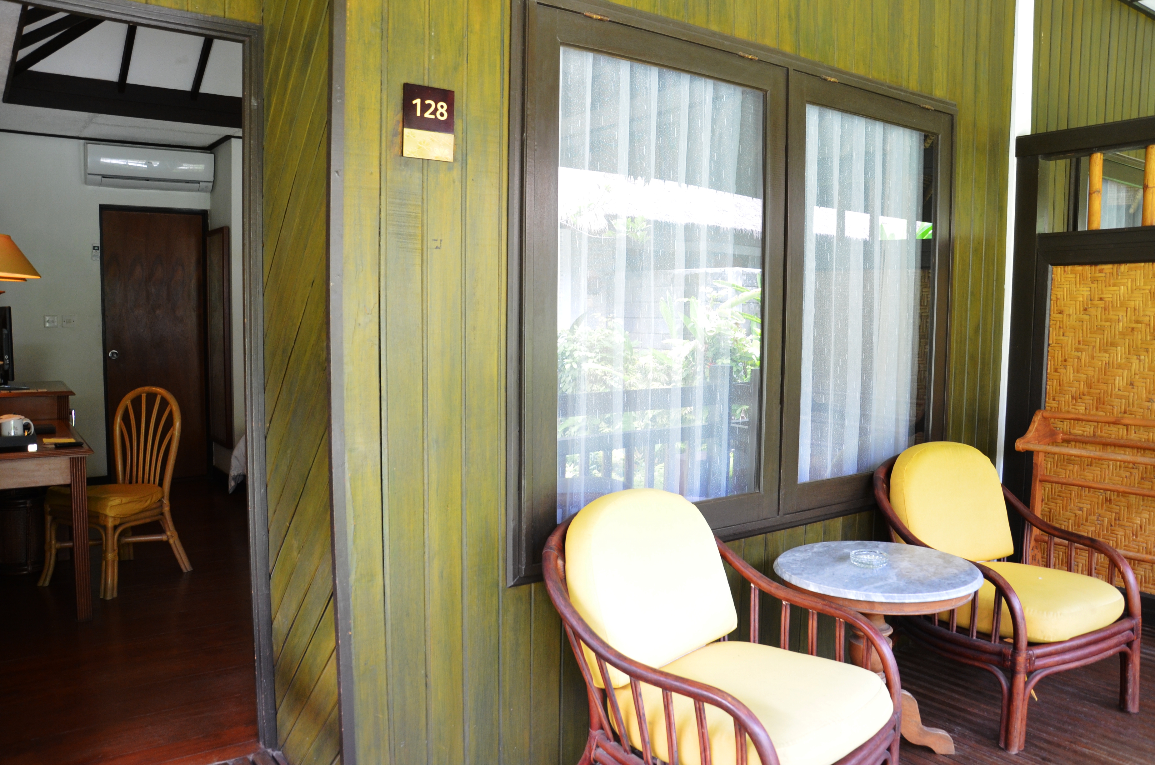 Bungalow Garden View