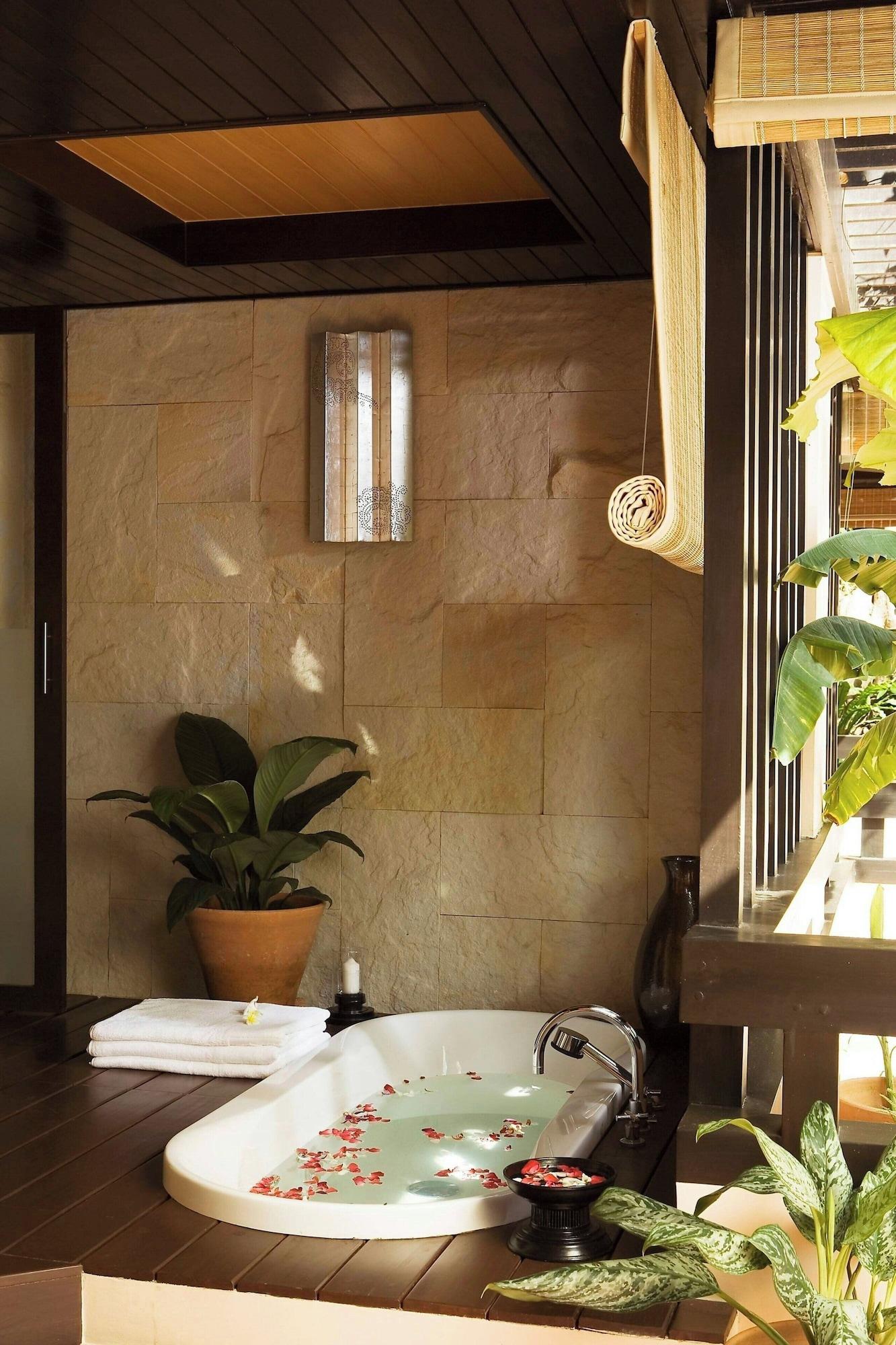 Double Garden View King Bed